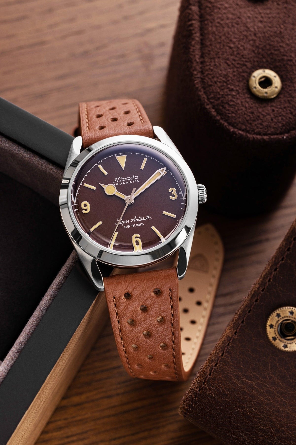 Nivada Grenchen, dòng sản phẩm Super Antarctic 3.6.9, Ref num 32041A, mặt số nâu Matt