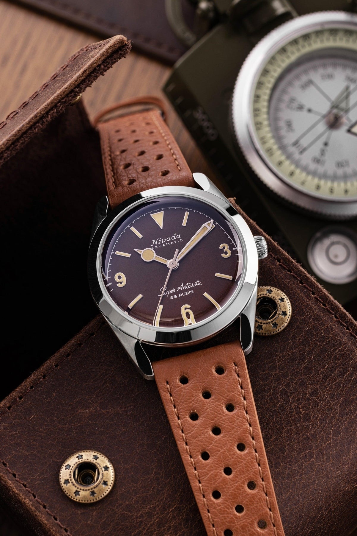 Nivada Grenchen, dòng sản phẩm Super Antarctic 3.6.9, Ref num 32041A, mặt số nâu Matt