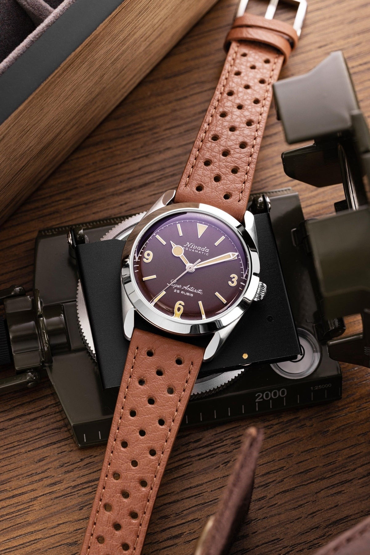 Nivada Grenchen, dòng sản phẩm Super Antarctic 3.6.9, Ref num 32041A, mặt số nâu Matt