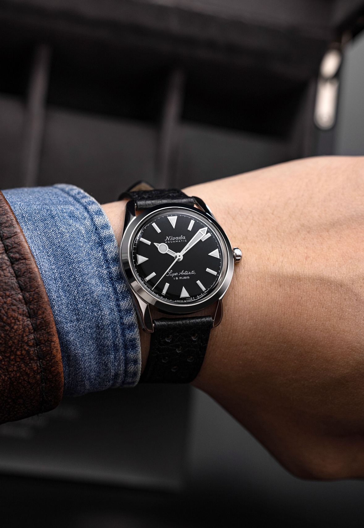 Nivada Grenchen, dòng sản phẩm Super Antarctic, Ref num 35014M, mặt số đen