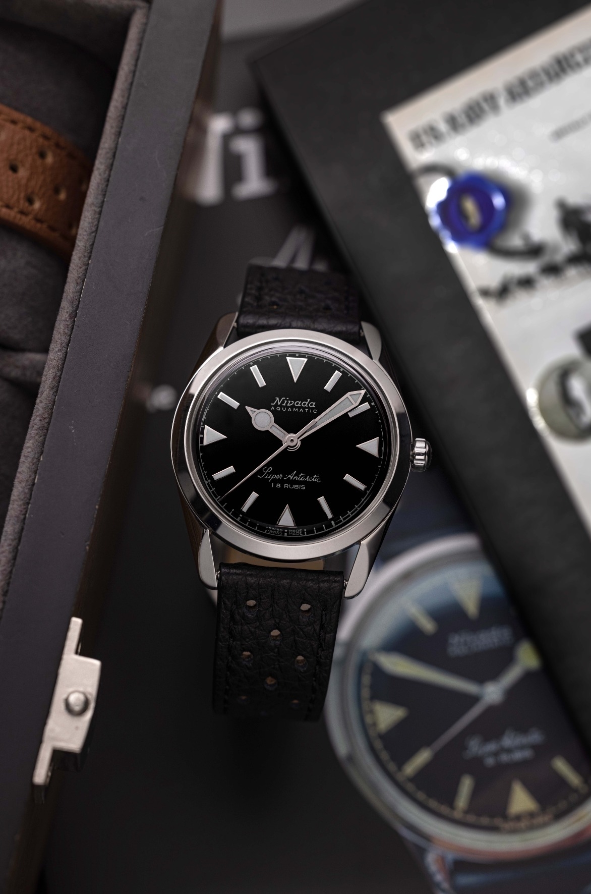 Nivada Grenchen, dòng sản phẩm Super Antarctic, Ref num 35014M, mặt số đen
