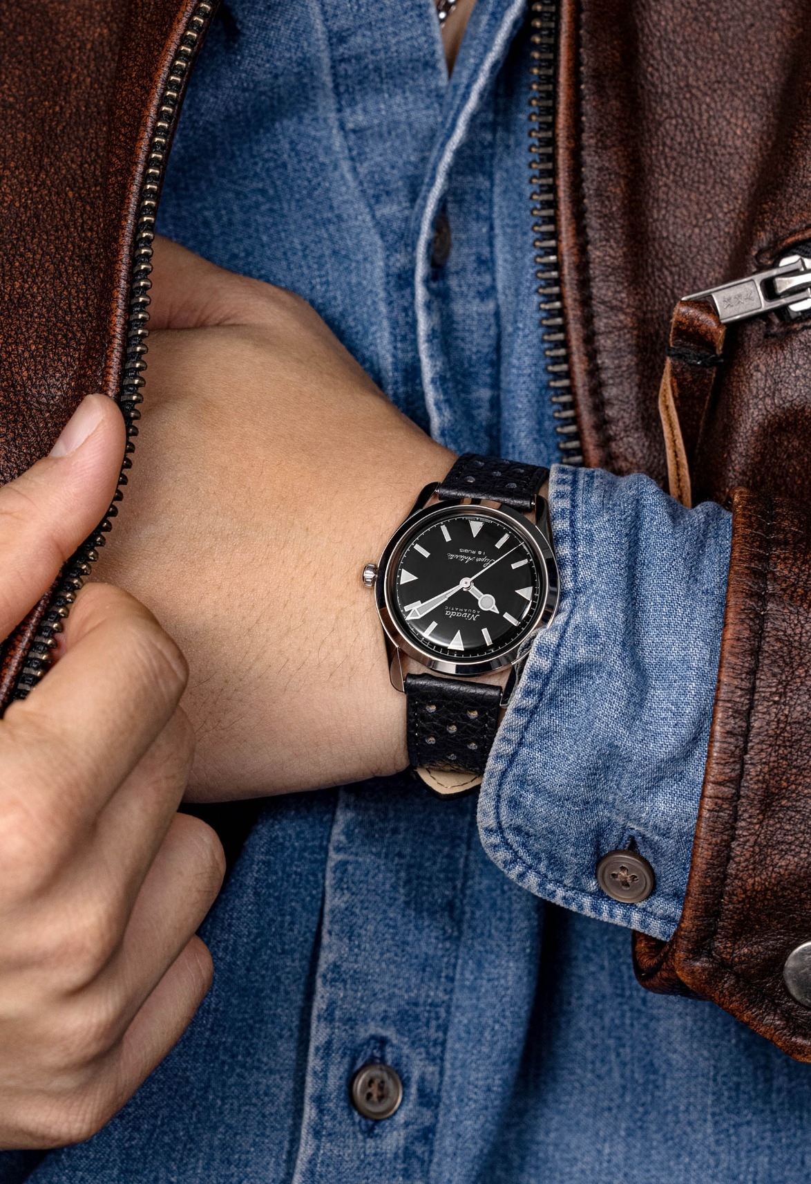 Nivada Grenchen, dòng sản phẩm Super Antarctic, Ref num 35014M, mặt số đen