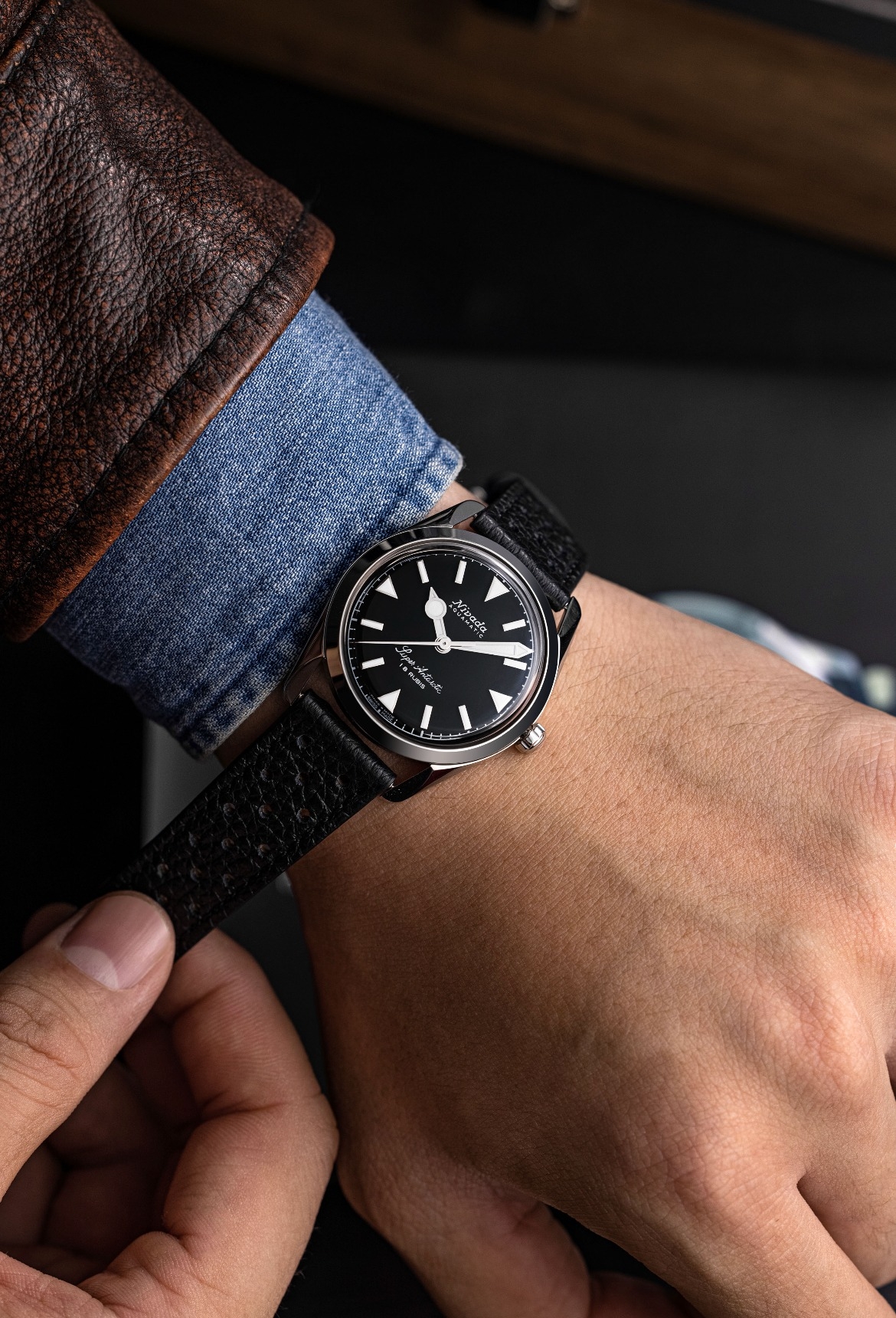 Nivada Grenchen, dòng sản phẩm Super Antarctic, Ref num 35014M, mặt số đen