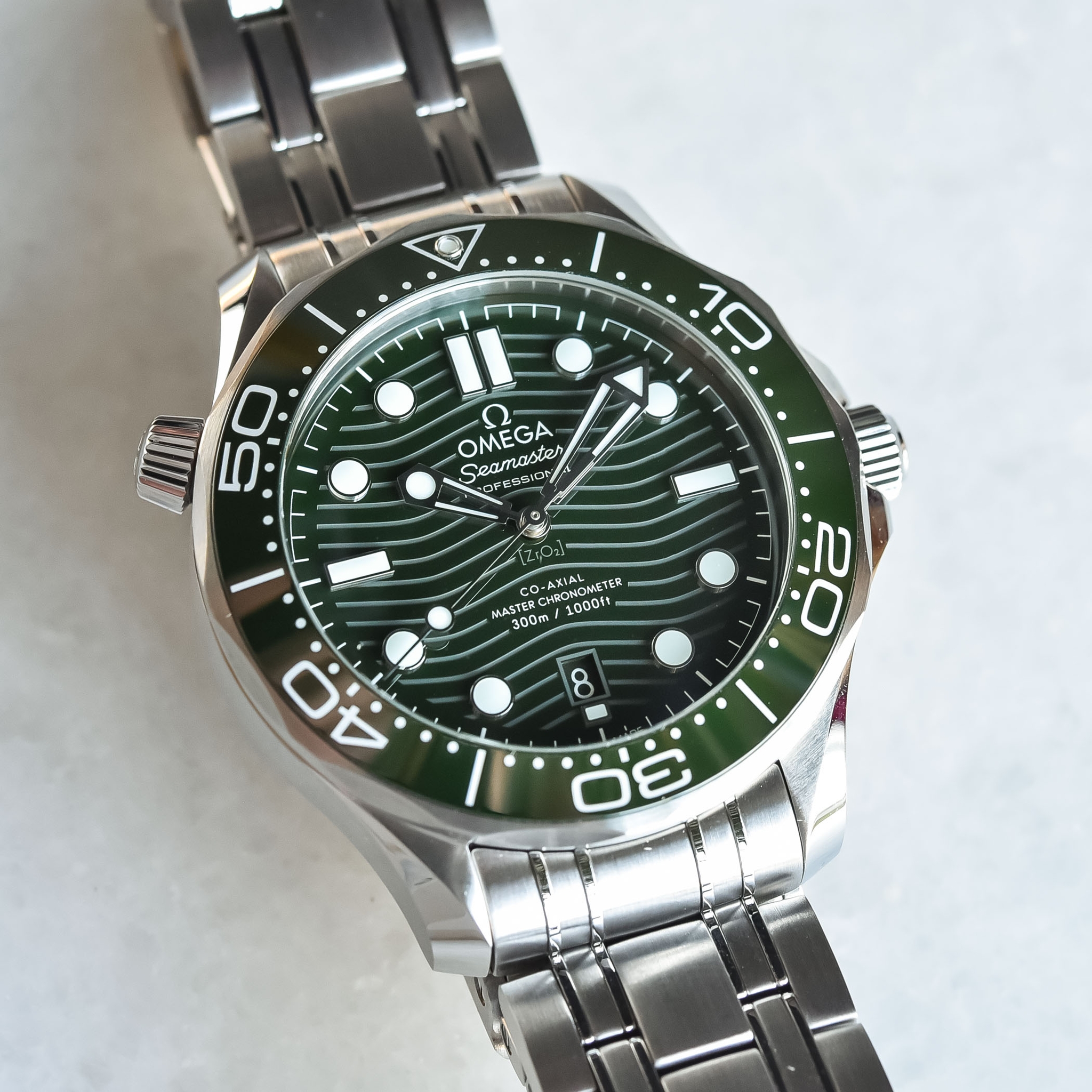 Omega Seamaster Diver 300M phiên bản xanh lá