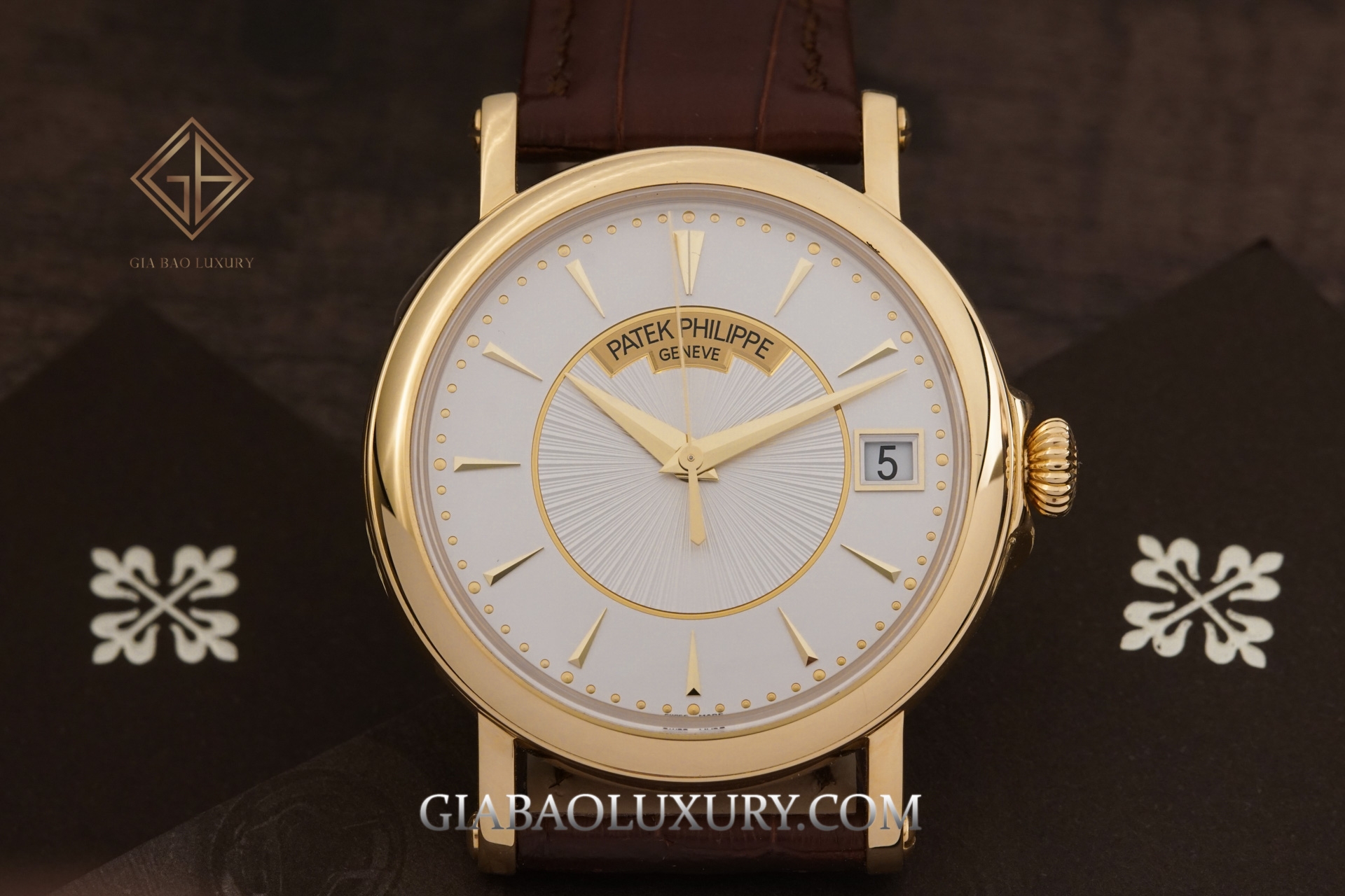 Đồng Hồ Patek Philippe Calatrava 5153J-001
