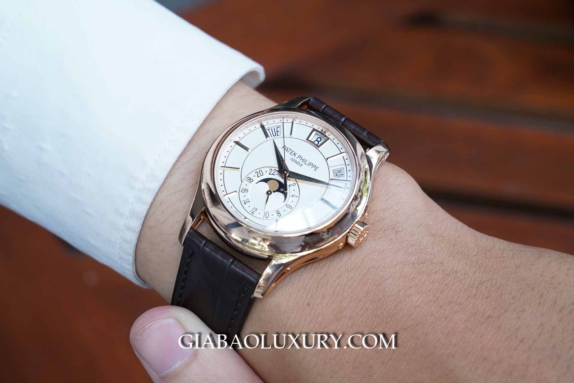 Đồng Hồ Patek Philippe Complications 5205R-001 Mặt Trắng