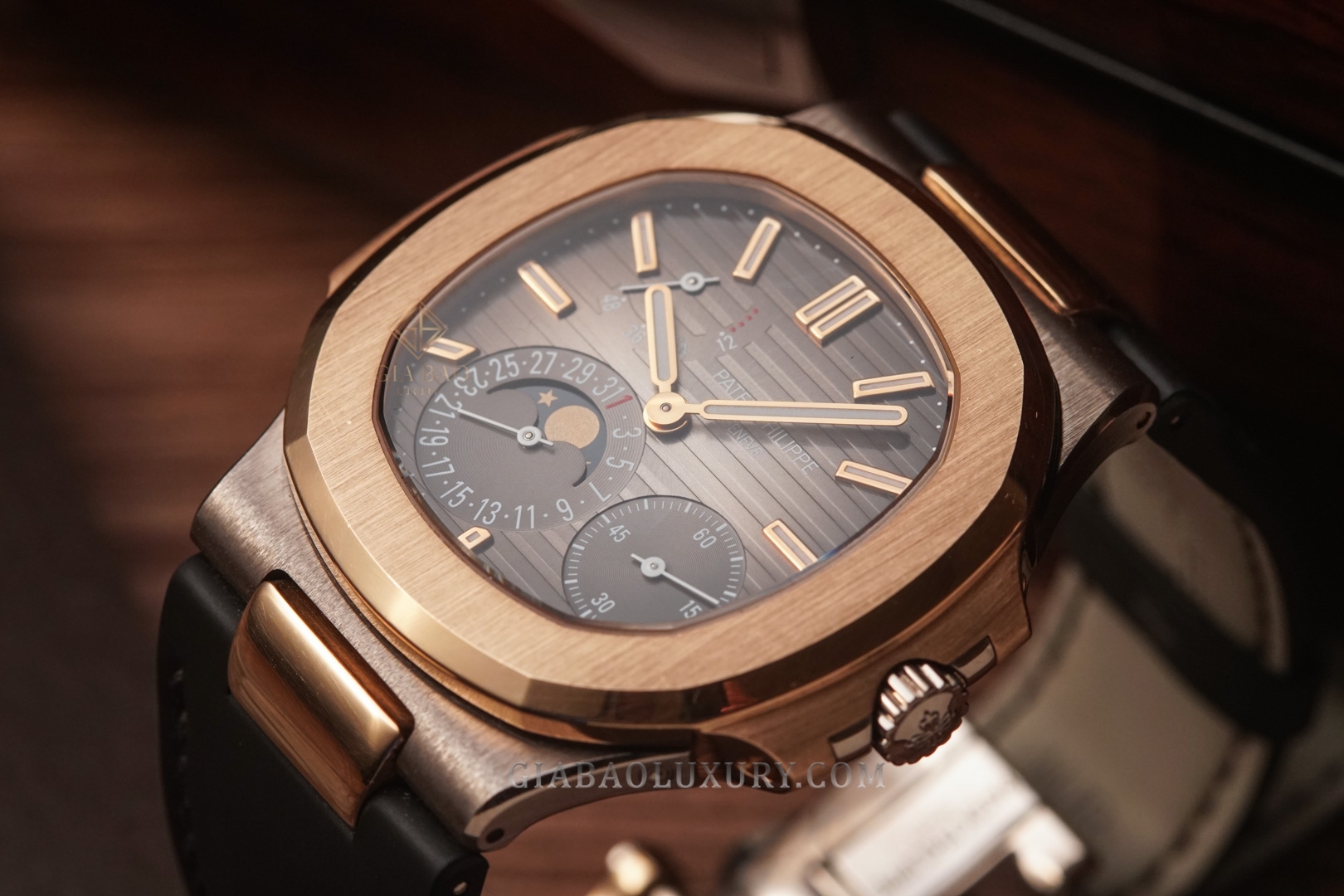 Đồng Hồ Patek Philippe Nautilus 5712GR-001