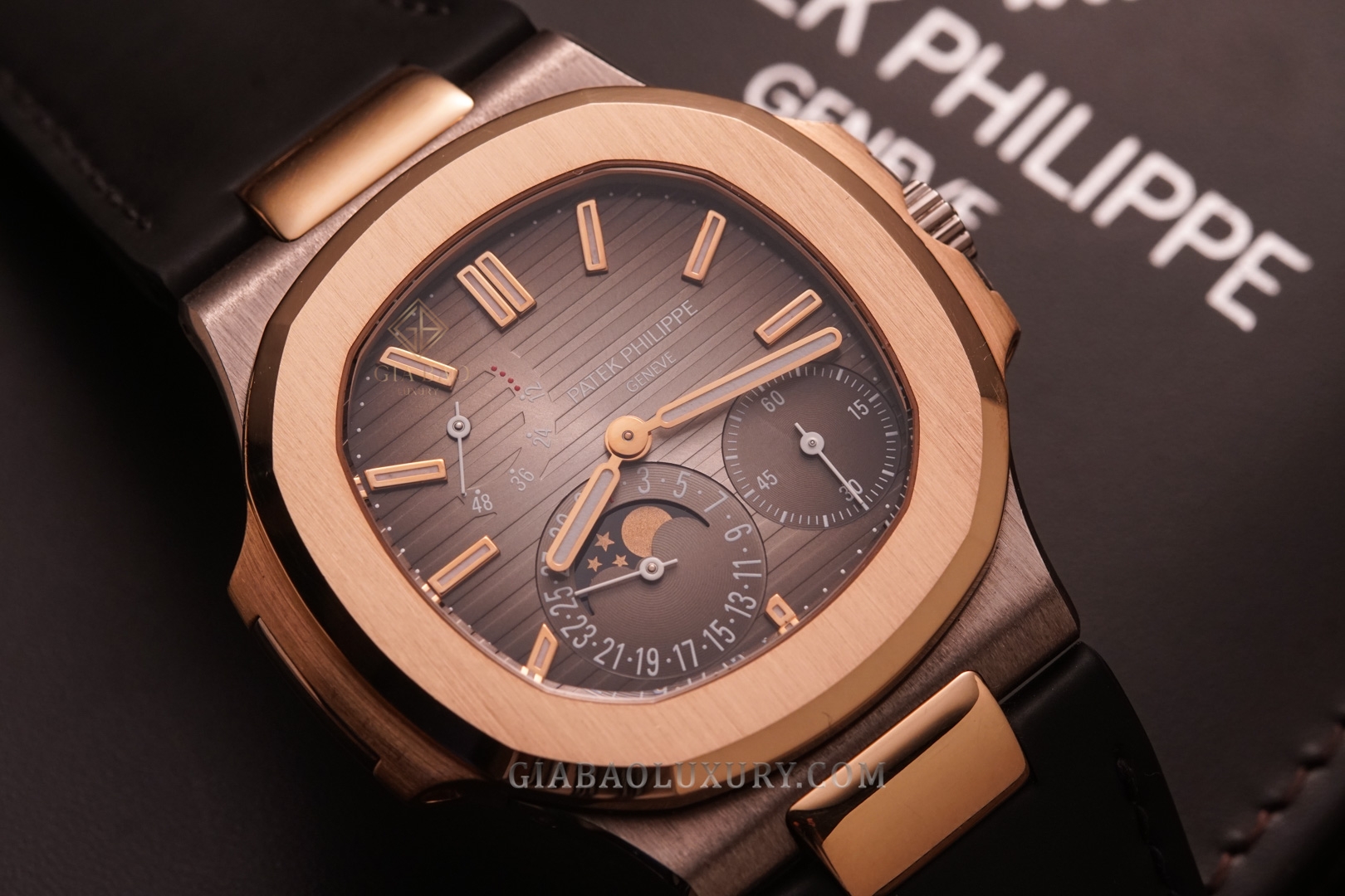 Đồng Hồ Patek Philippe Nautilus 5712GR-001