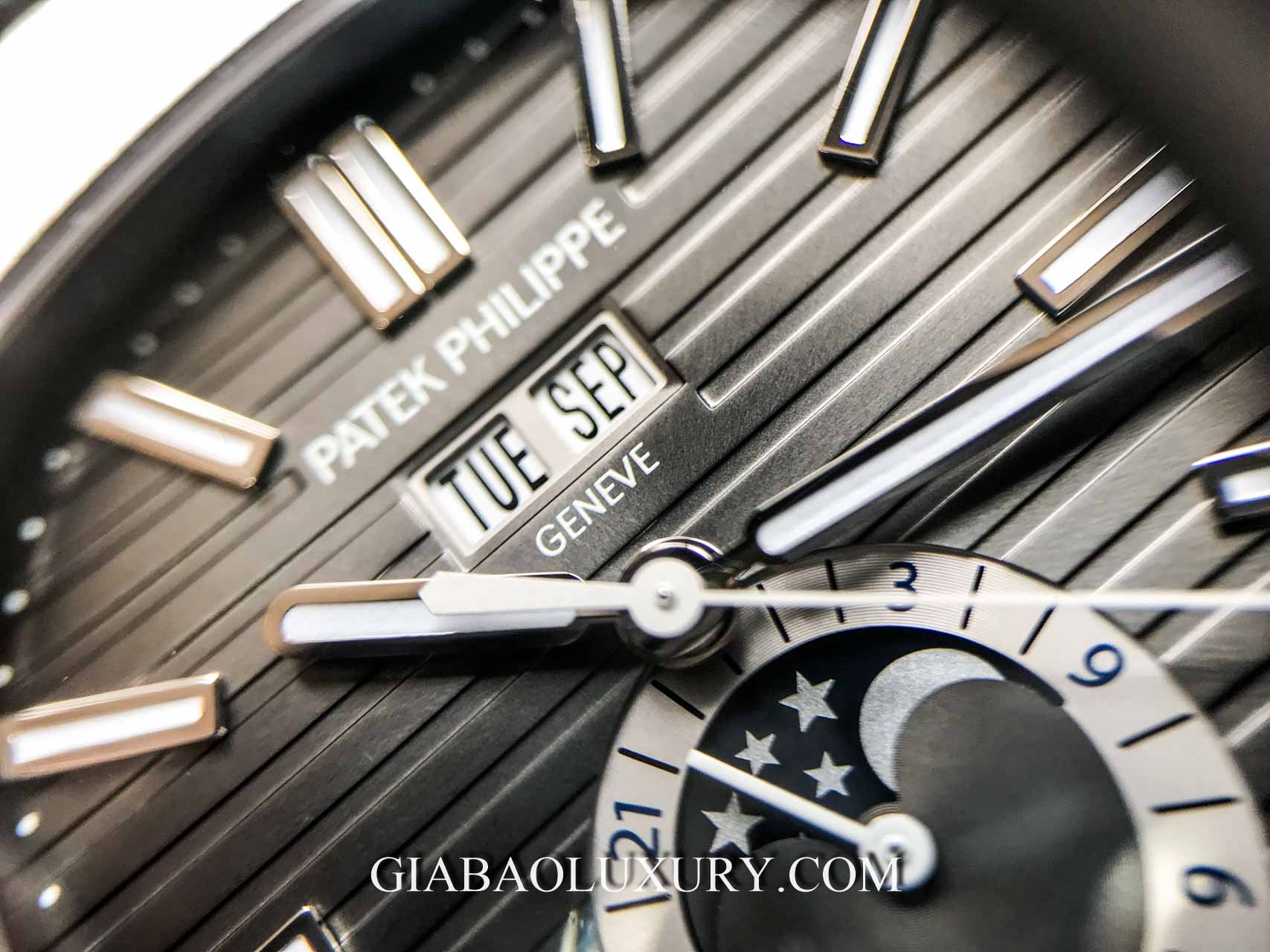 Review đồng hồ Patek Philippe Nautilus 5726A