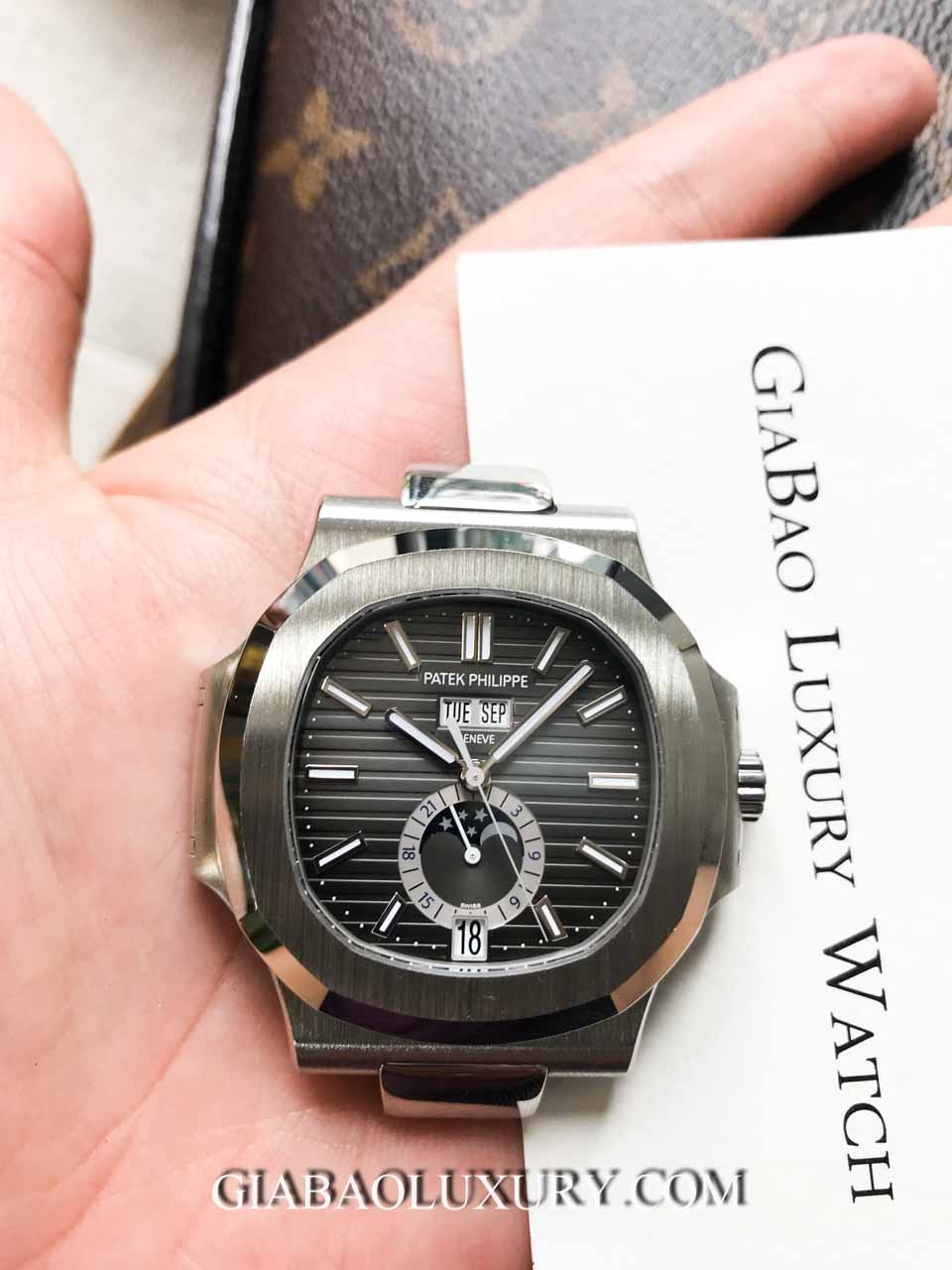 Review đồng hồ Patek Philippe Nautilus 5726A