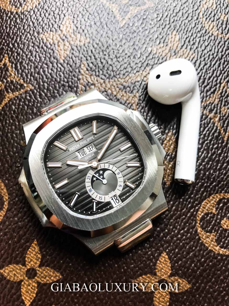 Review đồng hồ Patek Philippe Nautilus 5726A