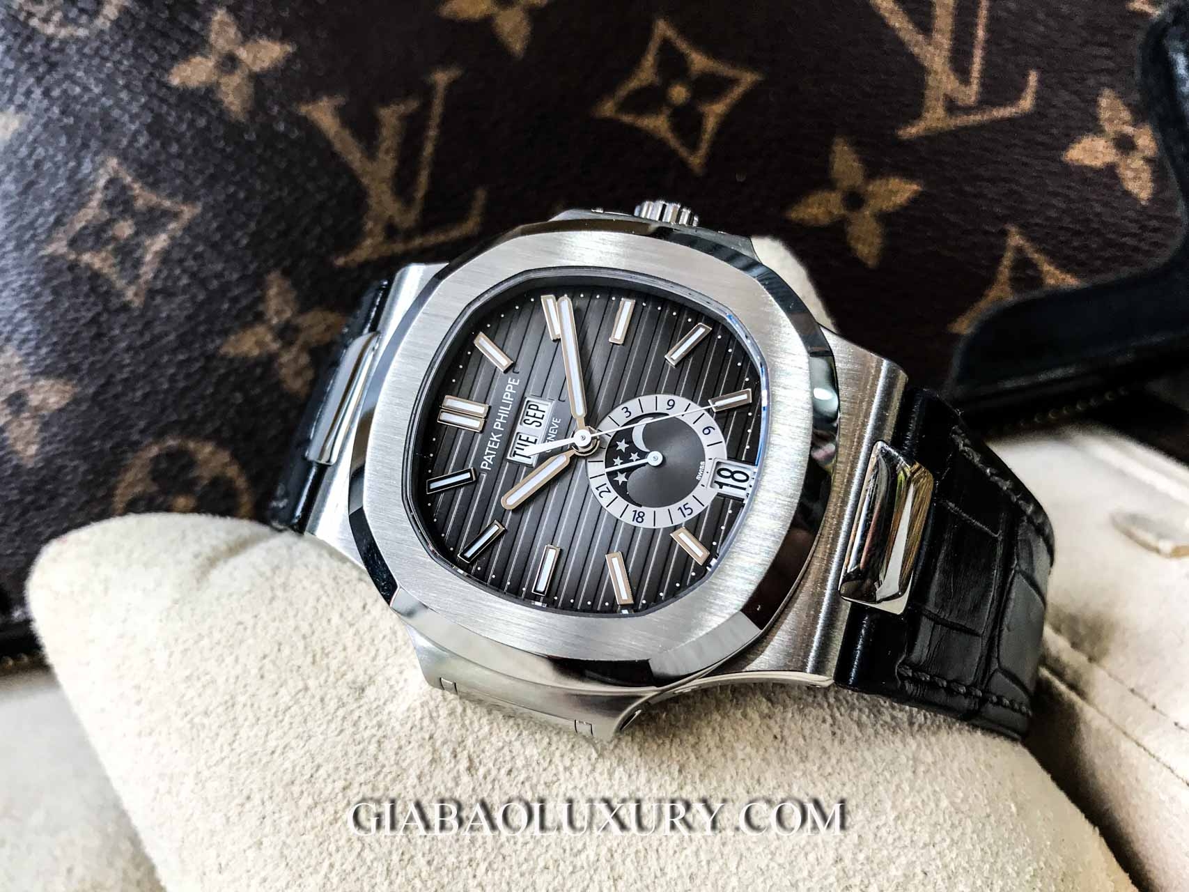 Review đồng hồ Patek Philippe Nautilus 5726A