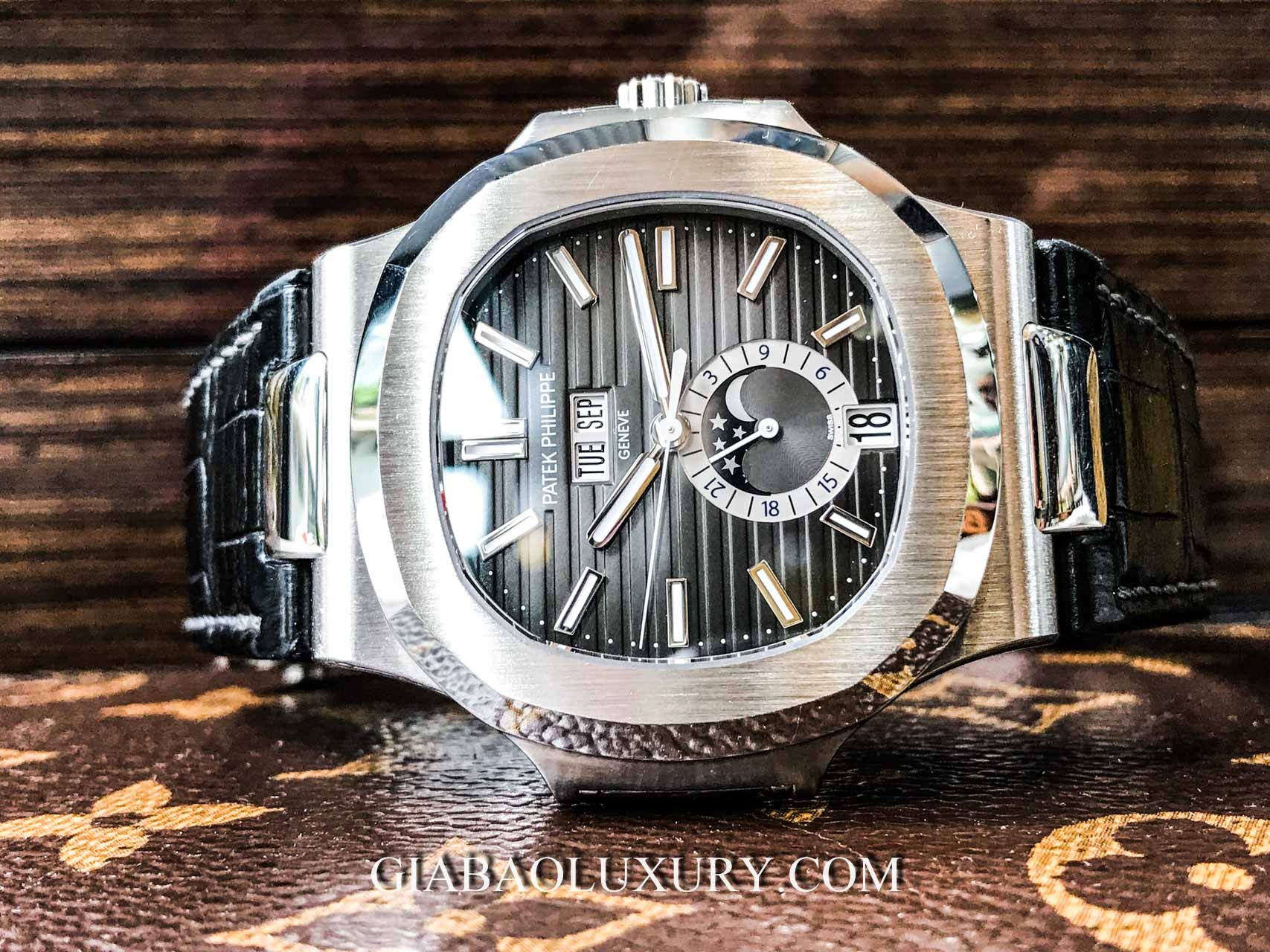 Review đồng hồ Patek Philippe Nautilus 5726A