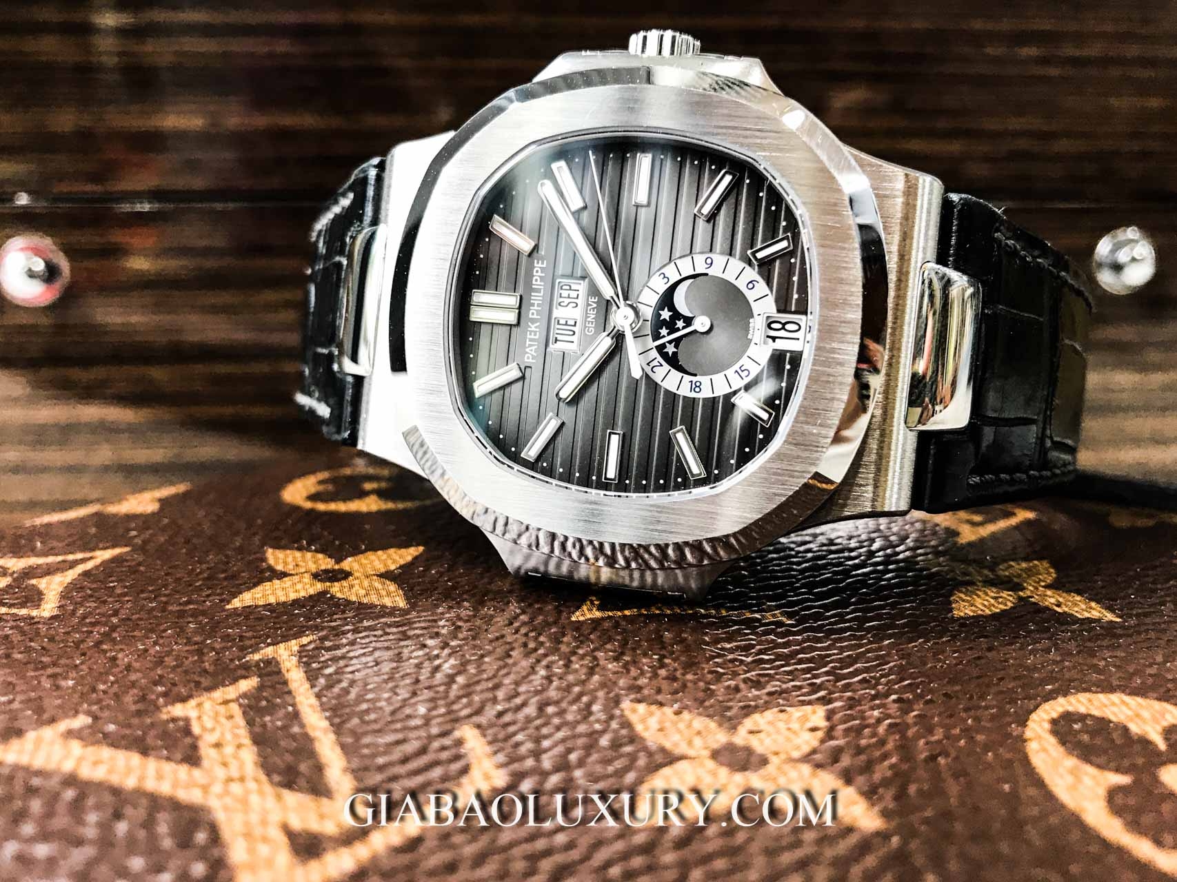 Review đồng hồ Patek Philippe Nautilus 5726A