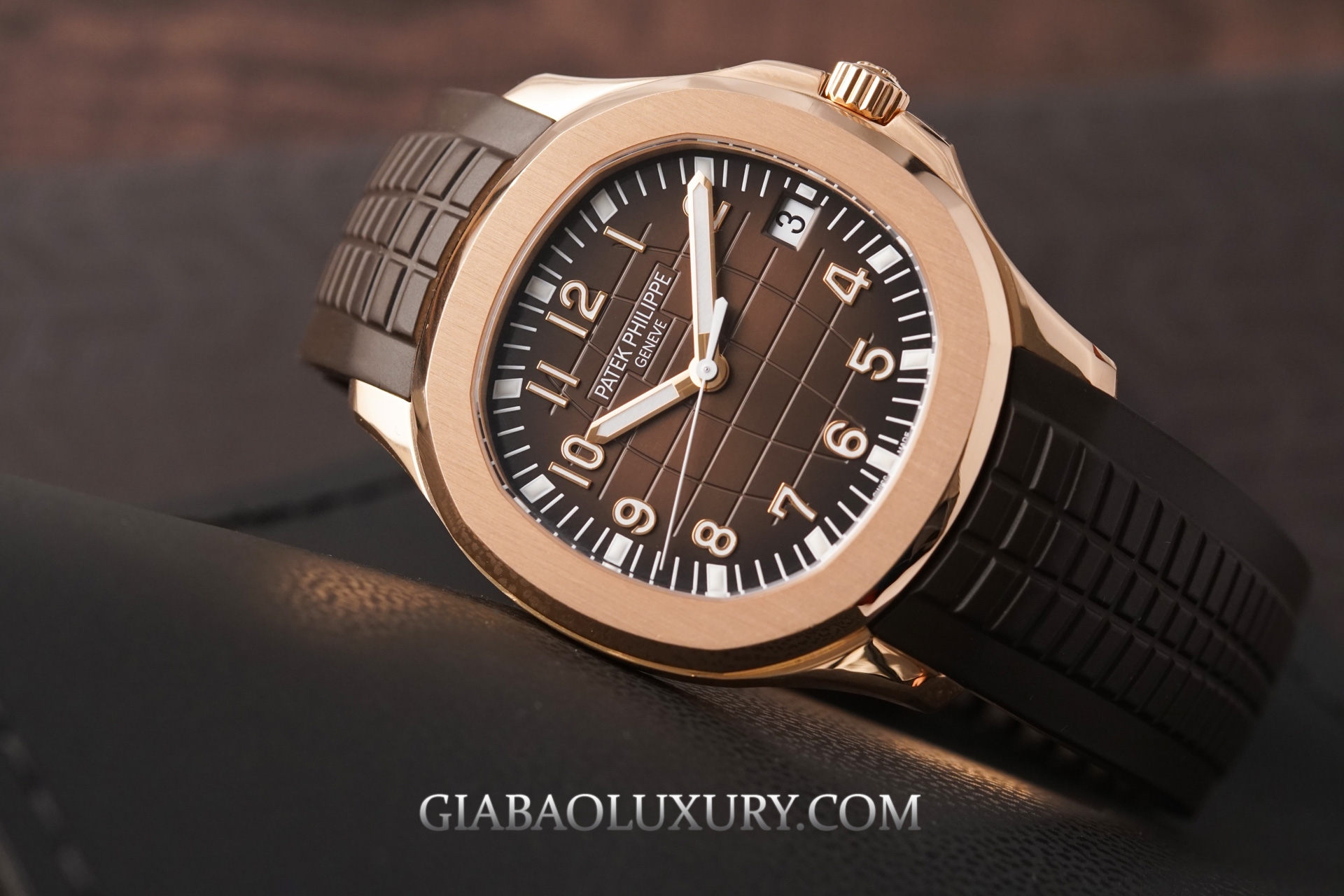 So Sánh Patek Philippe Aquanaut 5167R và Rolex Yacht-Master 116655