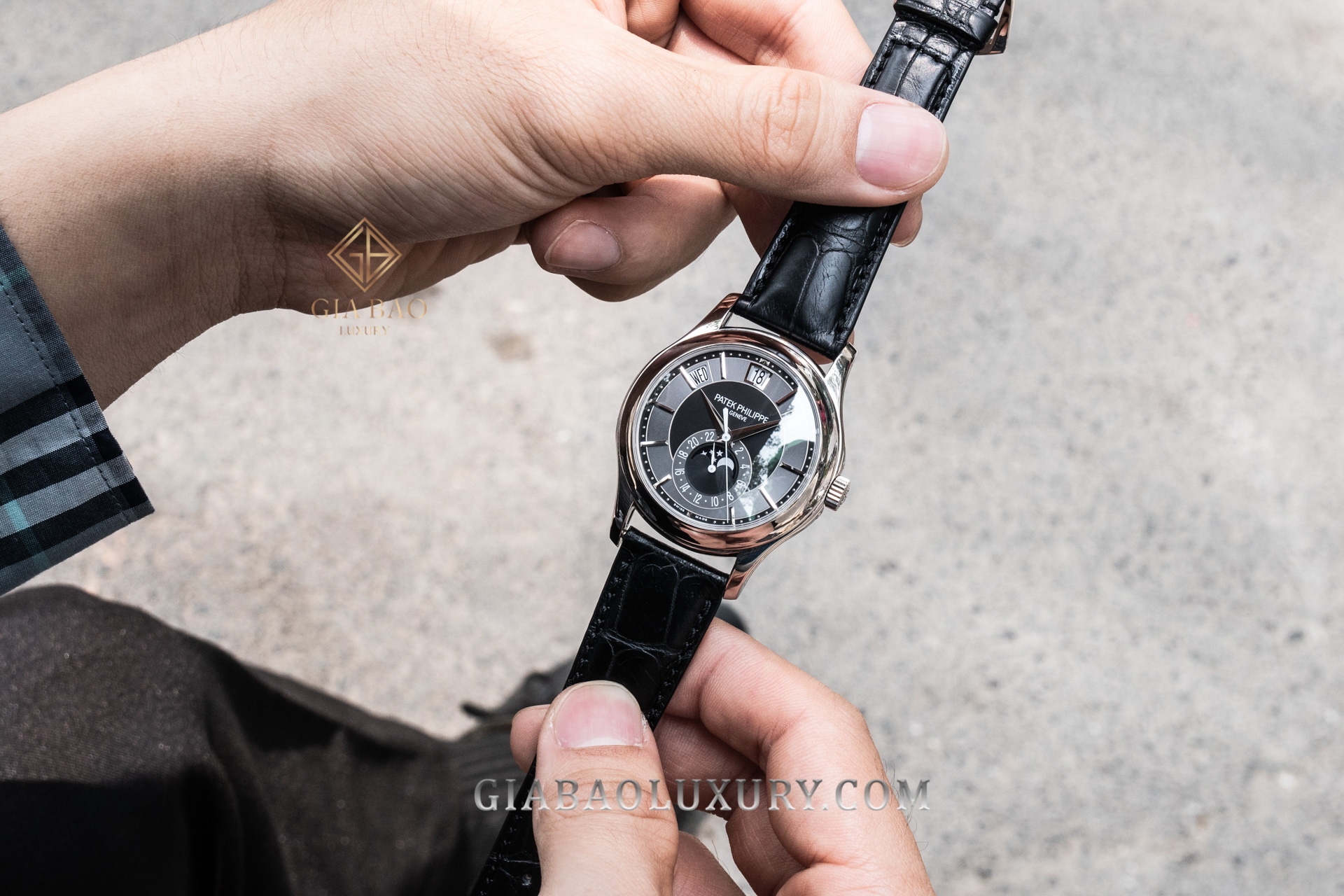 chiếc đồng hồ Patek Philippe Complications 5205G-010.
