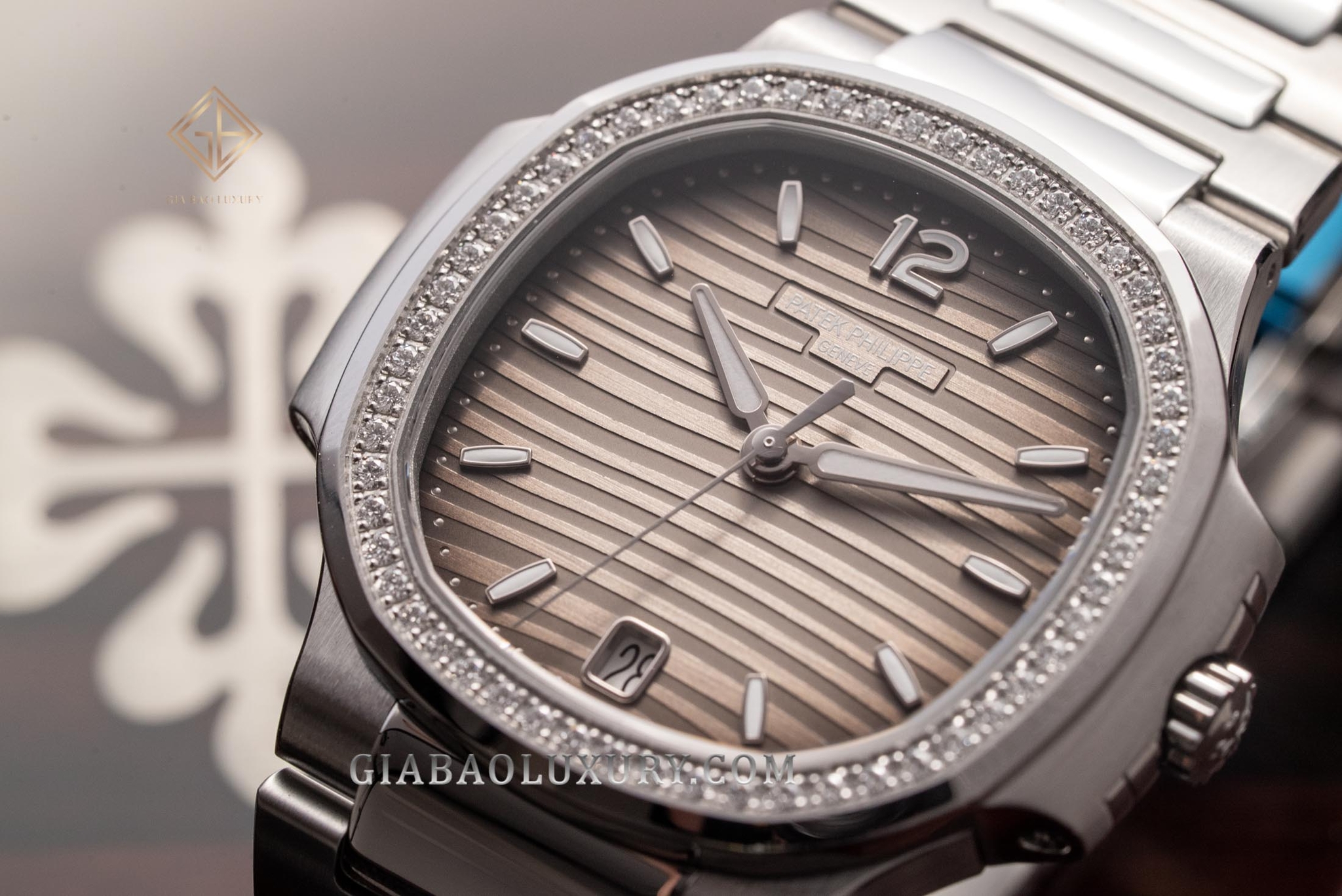 đồng hồ Patek Philippe Nautilus 7118/1200A-011
