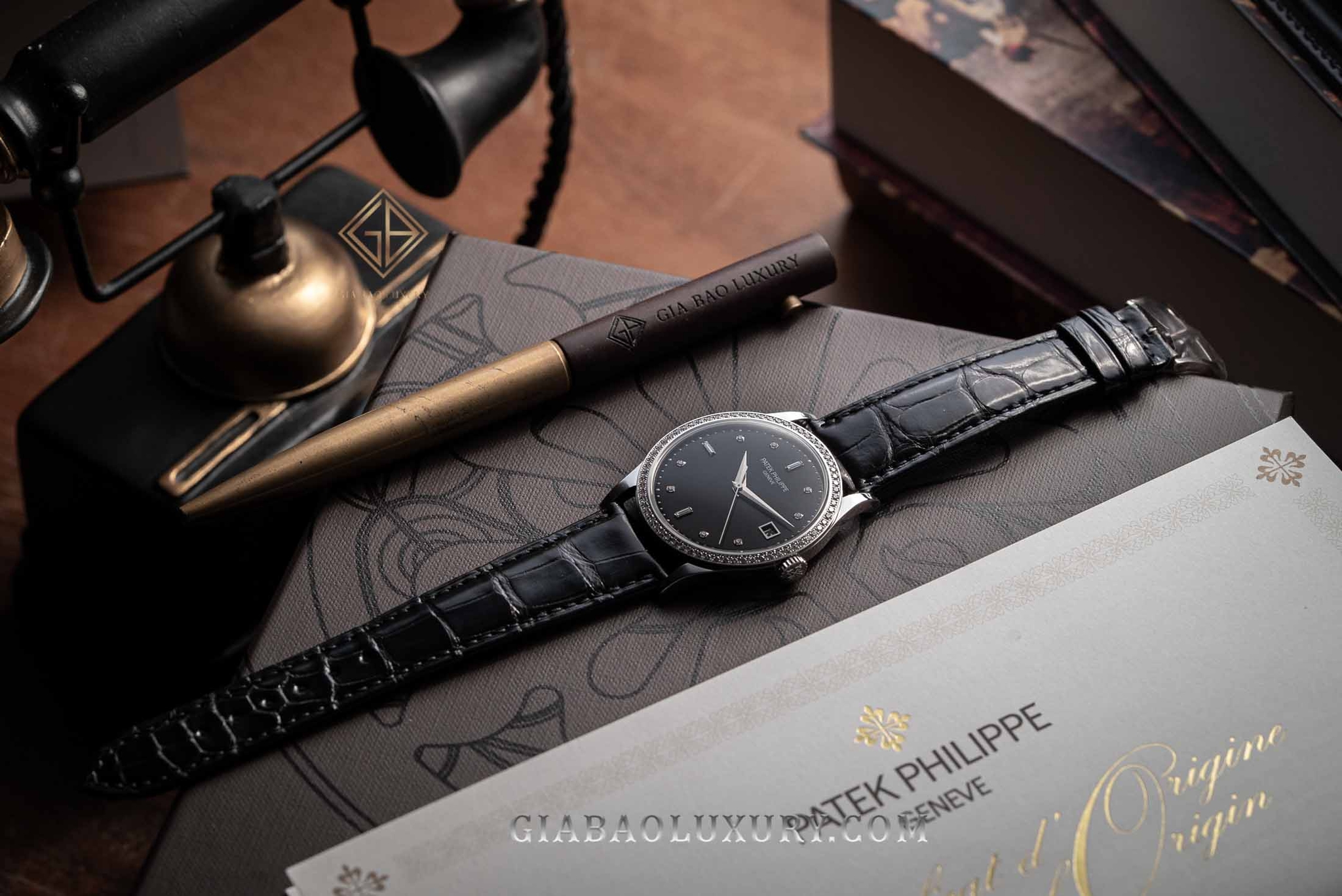 Review đồng hồ Patek Philippe Calatrava 5297G-001