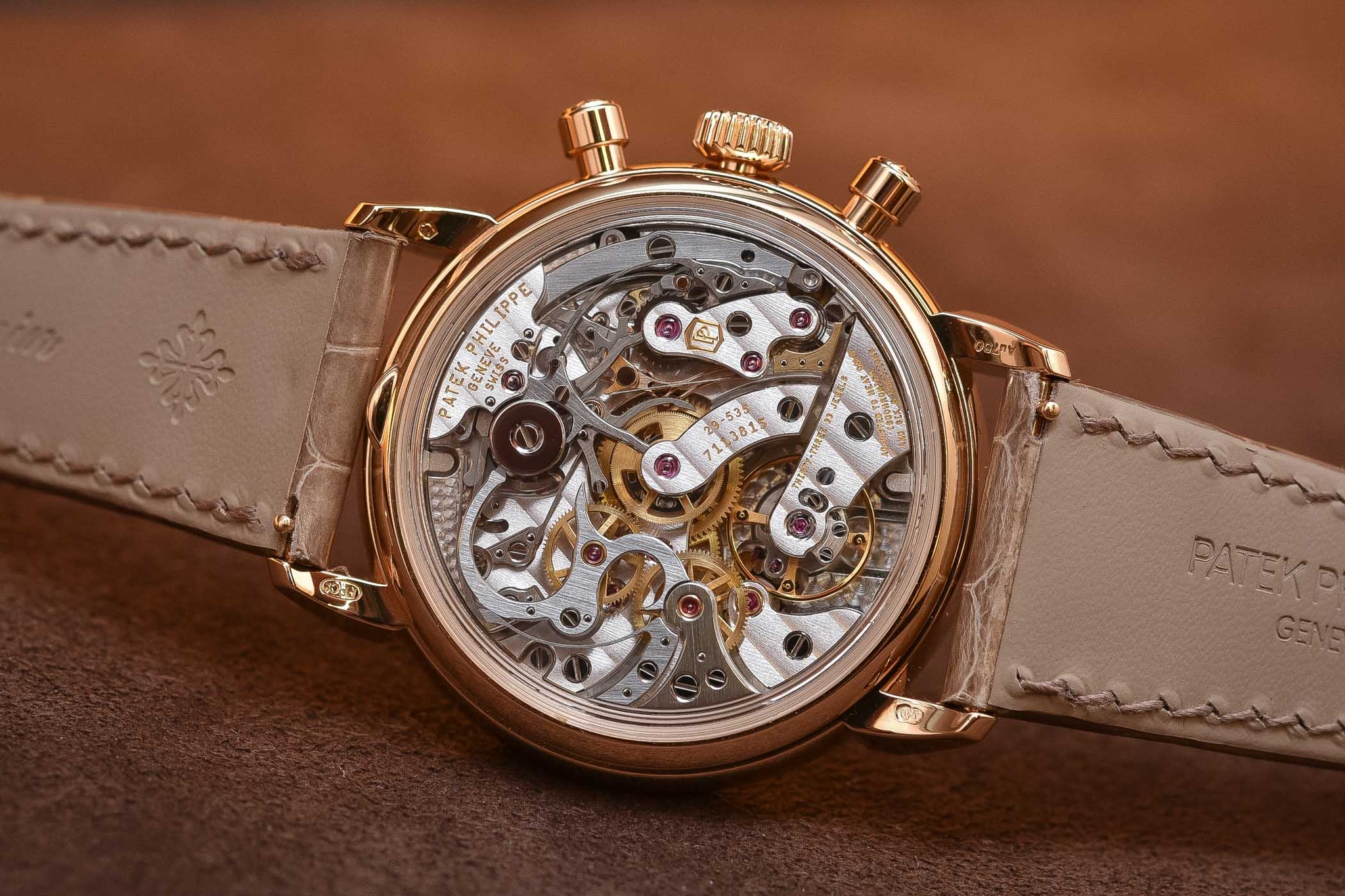 Calibre CH 29-535 bên trong Patek Philippe Ladies’ Chronograph Ref.7150/250R