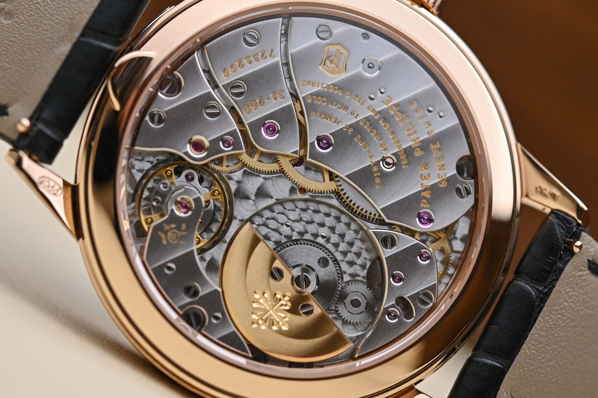 Bộ máy Cal 31-260 bên trong mẫu đồng hồ Patek Philippe 5235