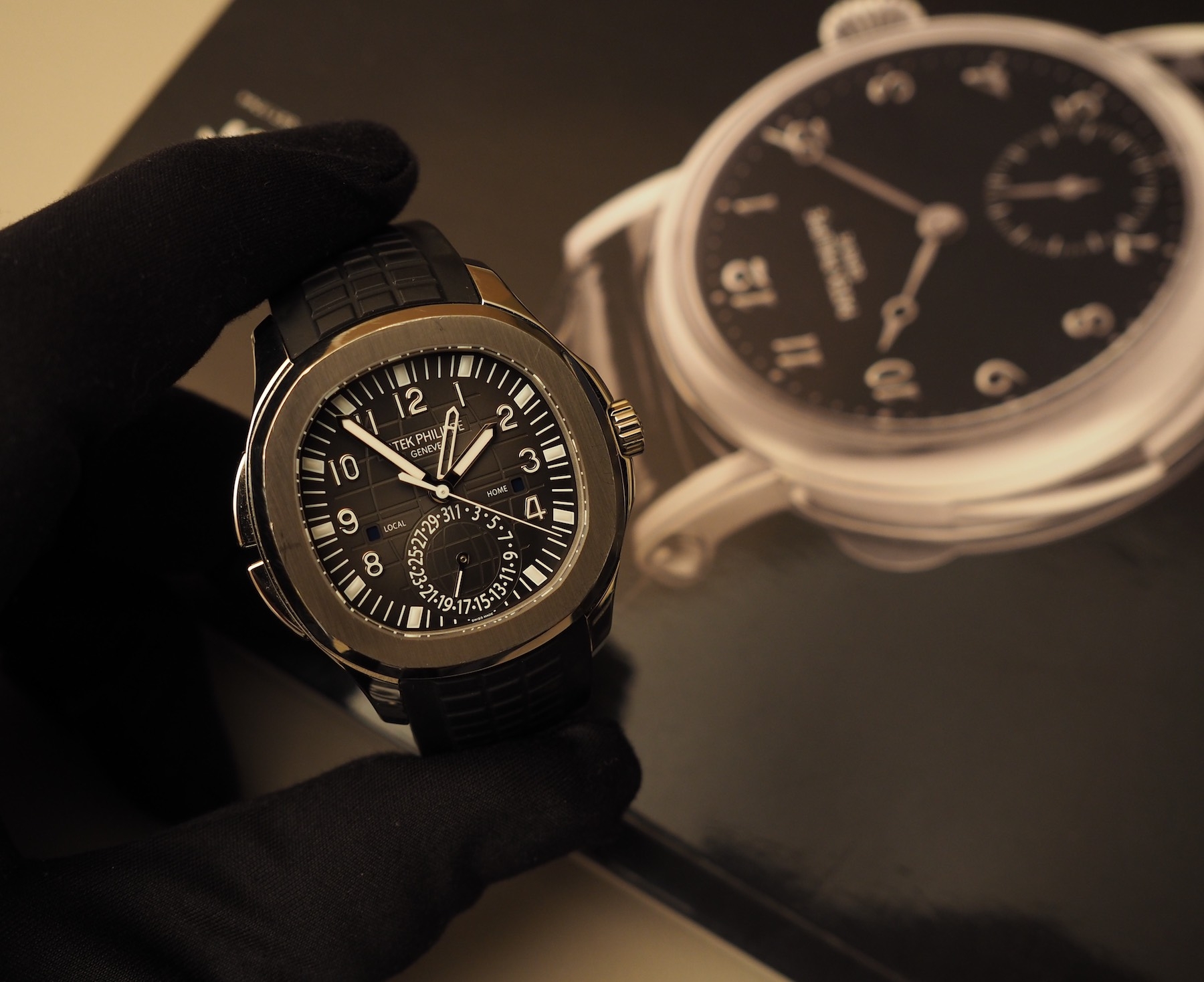 Đồng hồ Patek Philippe Aquanaut Travel Time