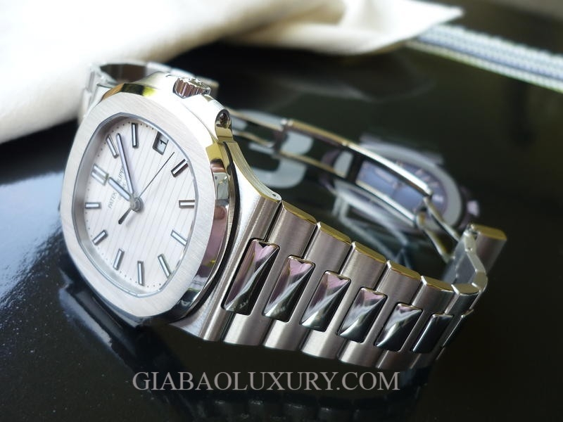 Đồng Hồ Patek Philippe Nautilus 5711/1A-011