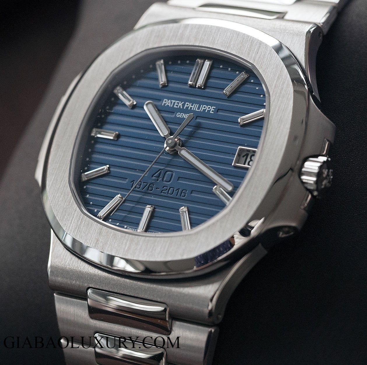 Đồng Hồ Patek Philippe Nautilus 5711/1P Phiên Bản Kỉ Niệm 40 Năm