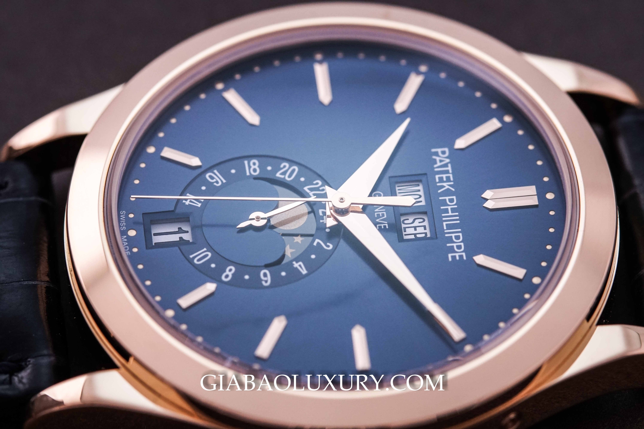 Đồng Hồ Patek Philippe Annual Calendar 5496R-014 Mid Night Blue