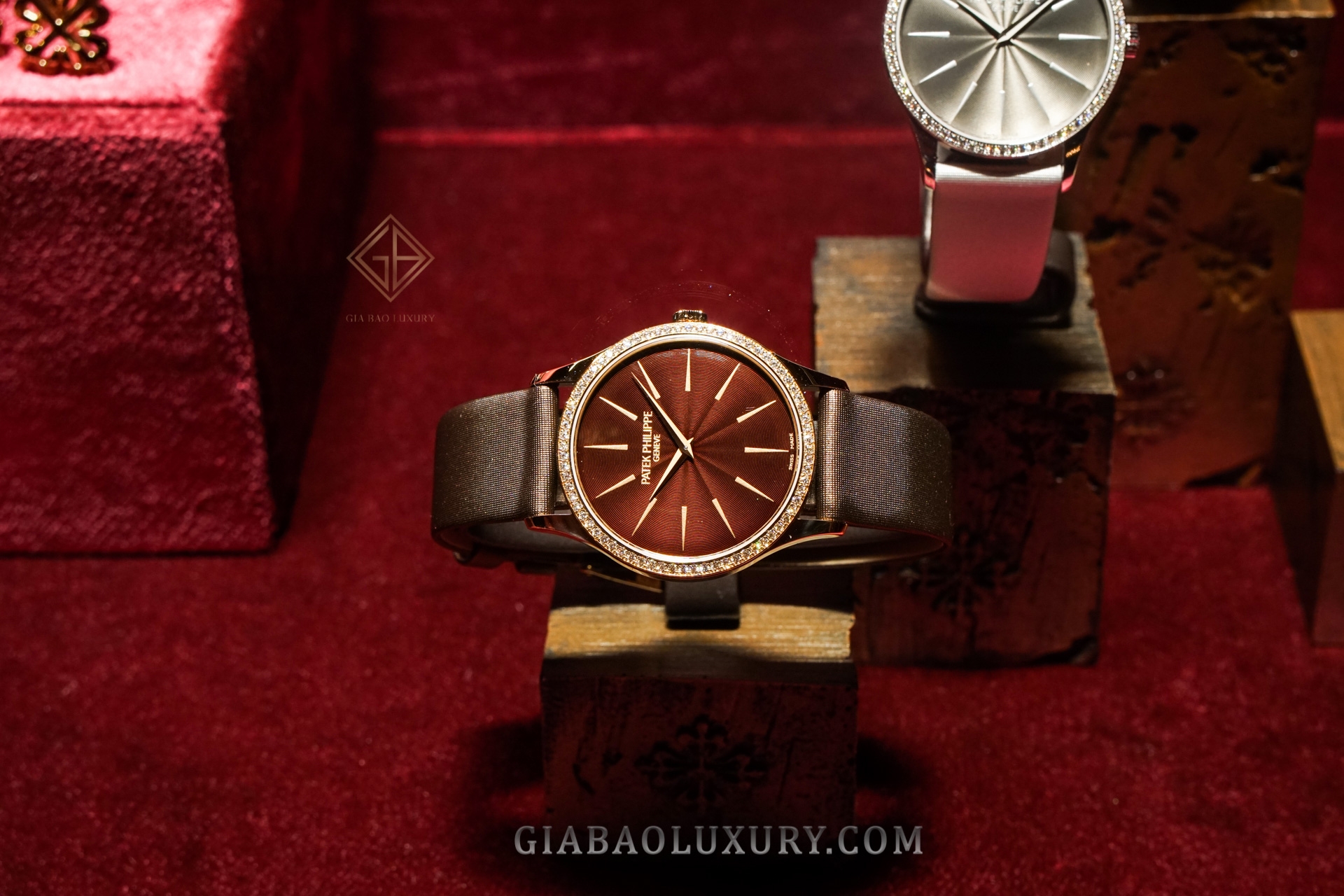 Patek Philippe Calatrava 4897 các phiên bản mặt số khác nhau