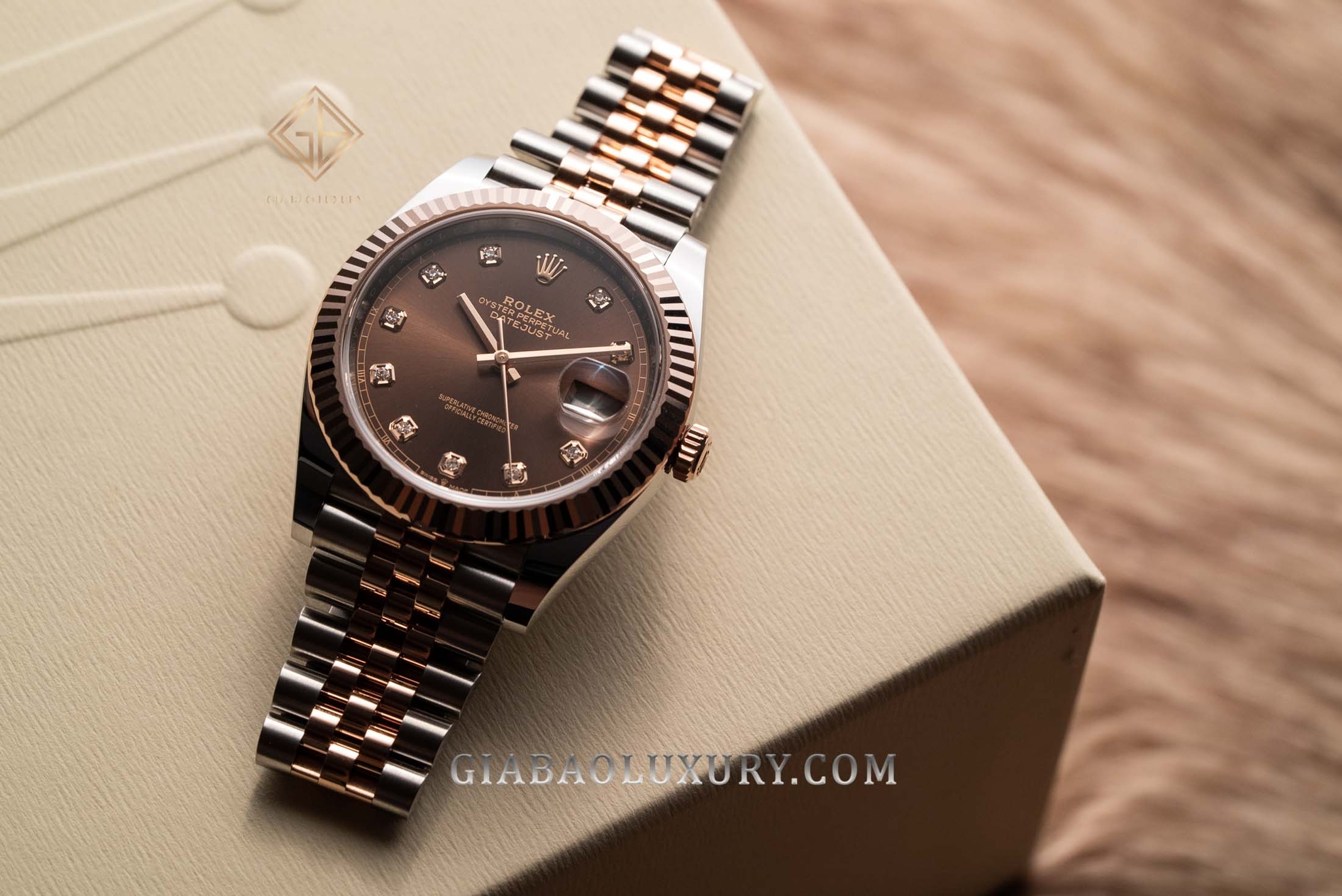 Đồng Hồ Rolex Datejust 126331 Mặt Số Chocolate Cọc Kim Cương