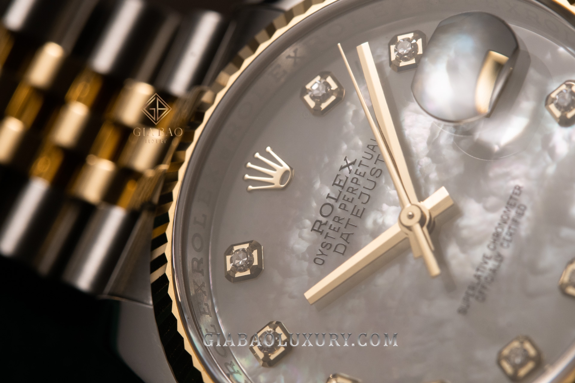 Đồng Hồ Rolex Datejust 116233 Mặt Số Vỏ Trai Trắng Nạm Kim Cương