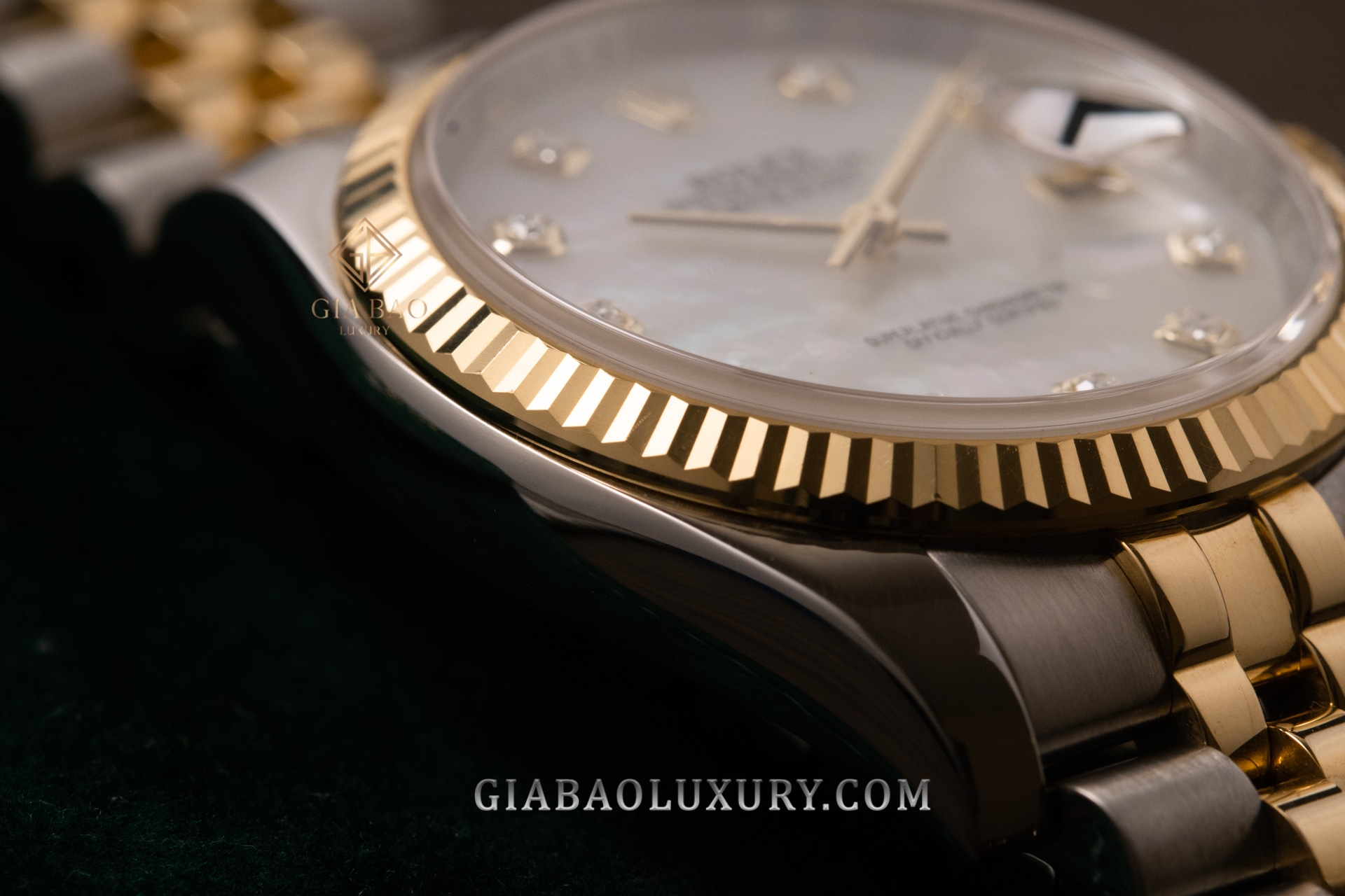 Đồng Hồ Rolex Datejust 116233 Mặt Số Vỏ Trai Trắng Nạm Kim Cương