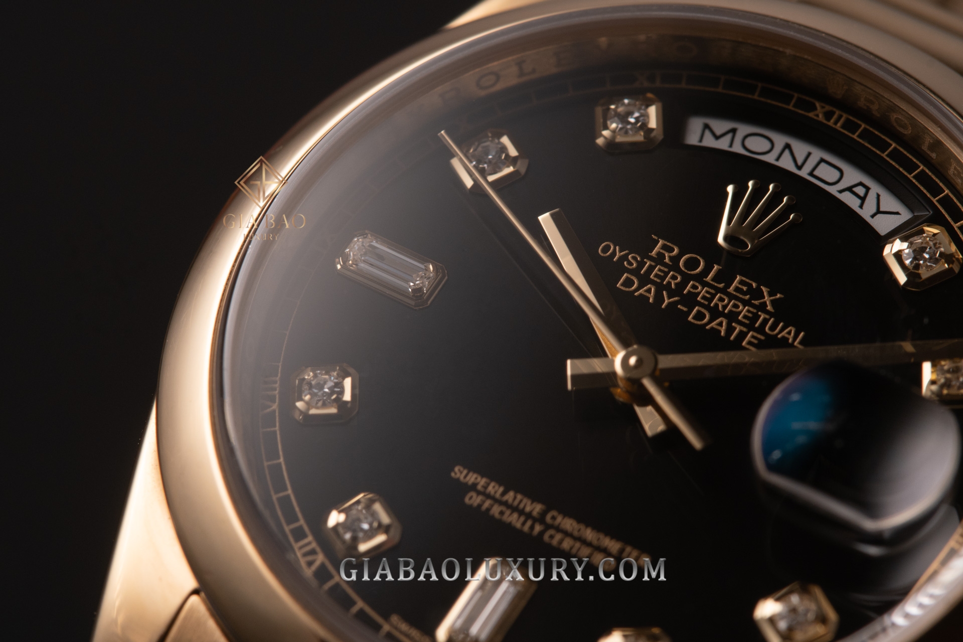 Đồng Hồ Rolex Day Date 36 118208 Mặt Số Đen Nạm Kim Cương