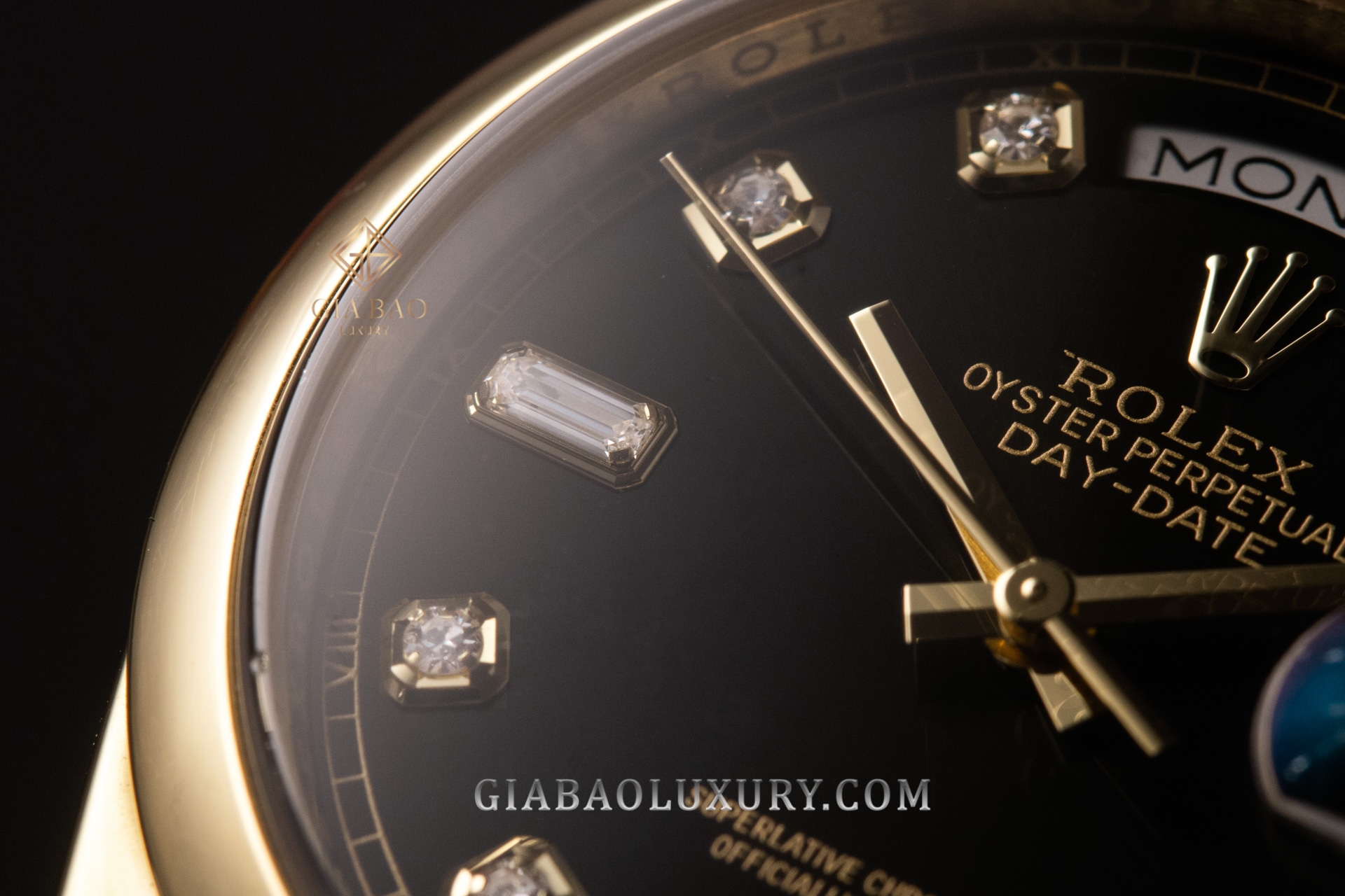 Đồng hồ Rolex Day-Date 36 118208 Mặt Số Đen Cọc Số Kim Cương