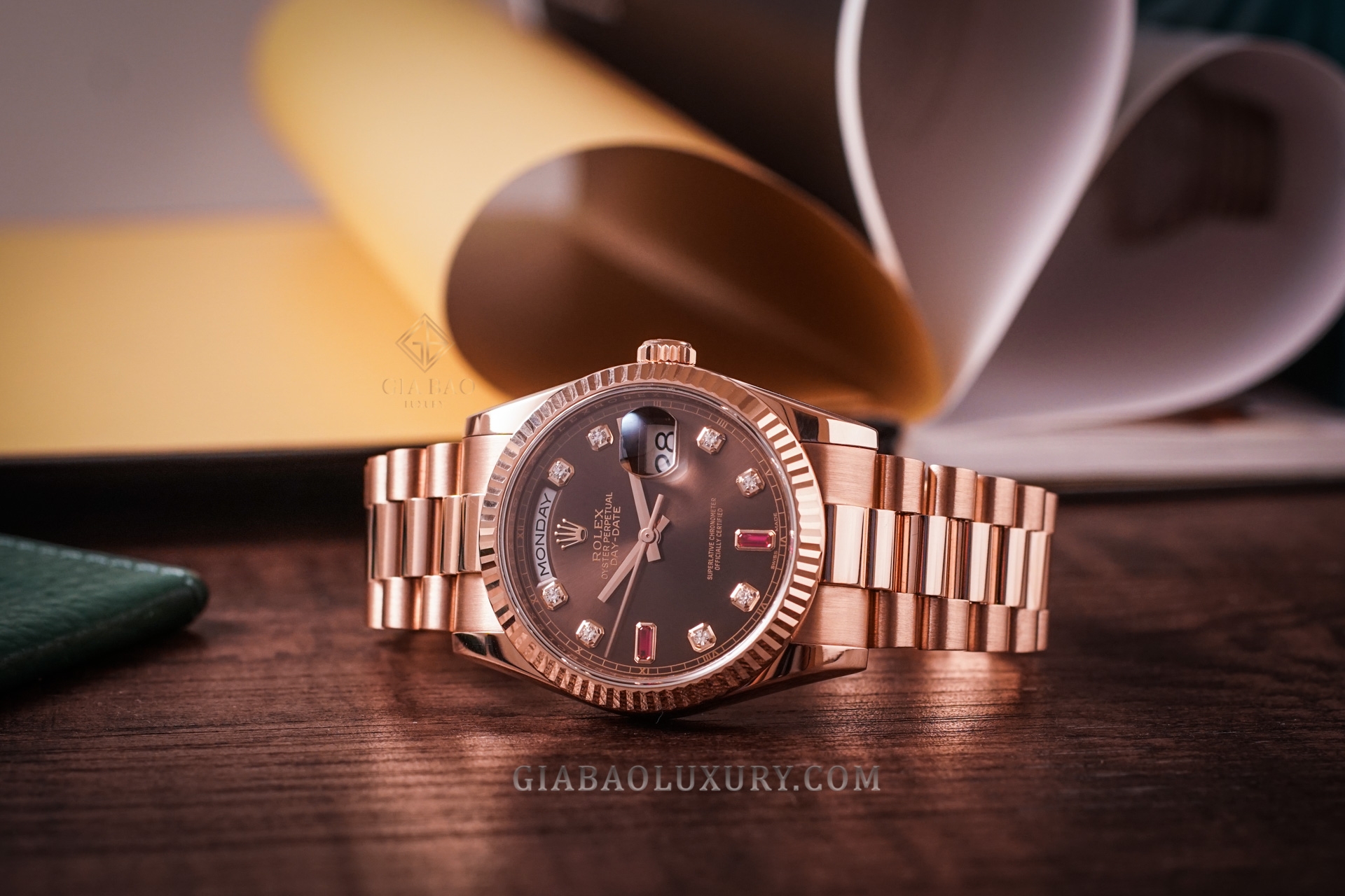 Đồng hồ Rolex Day-Date 36 118235 Mặt Số Chocolate Đá Ruby Đỏ