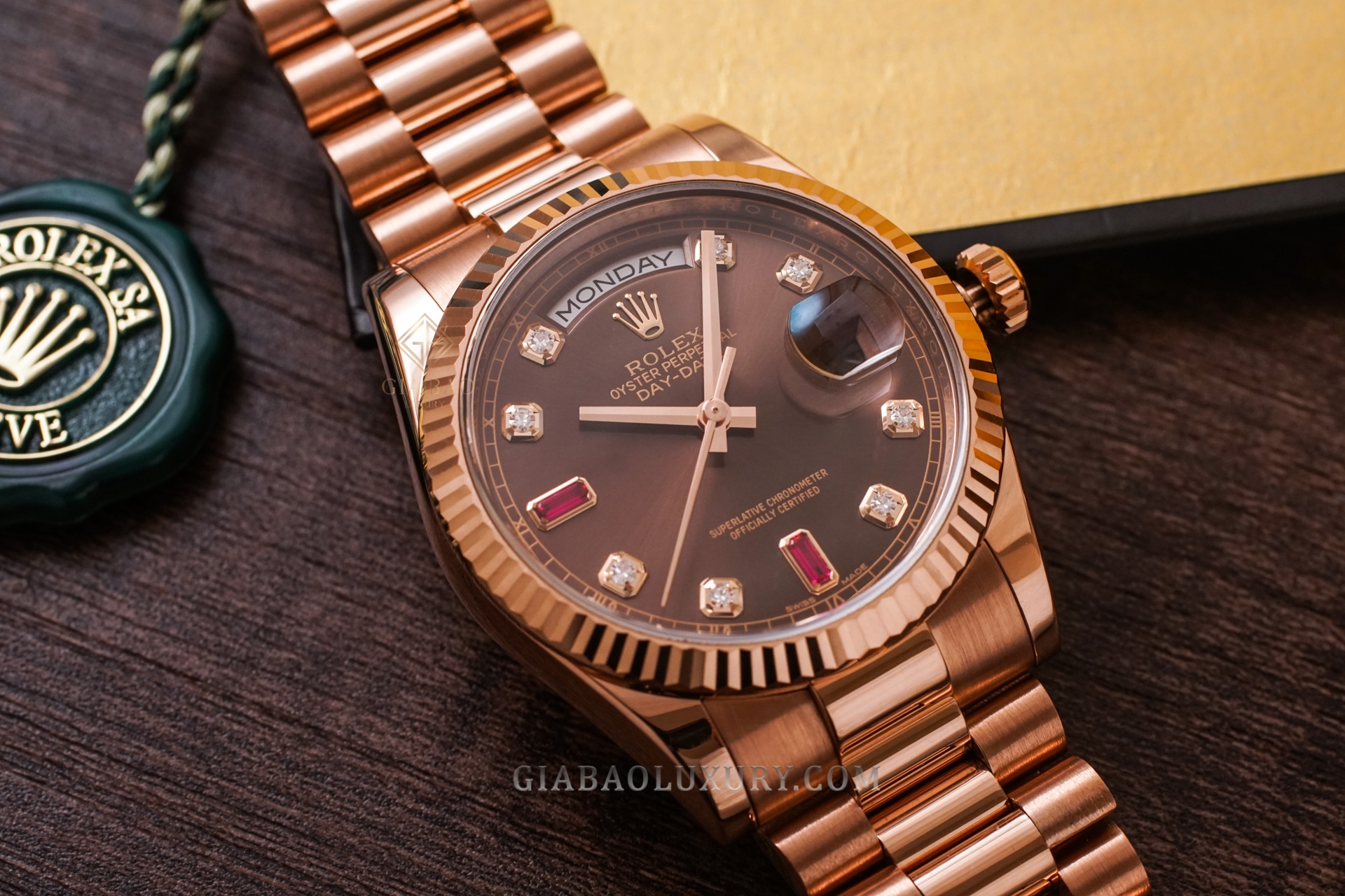 Đồng hồ Rolex Day-Date 36 118235 Mặt Số Chocolate Đá Ruby Đỏ
