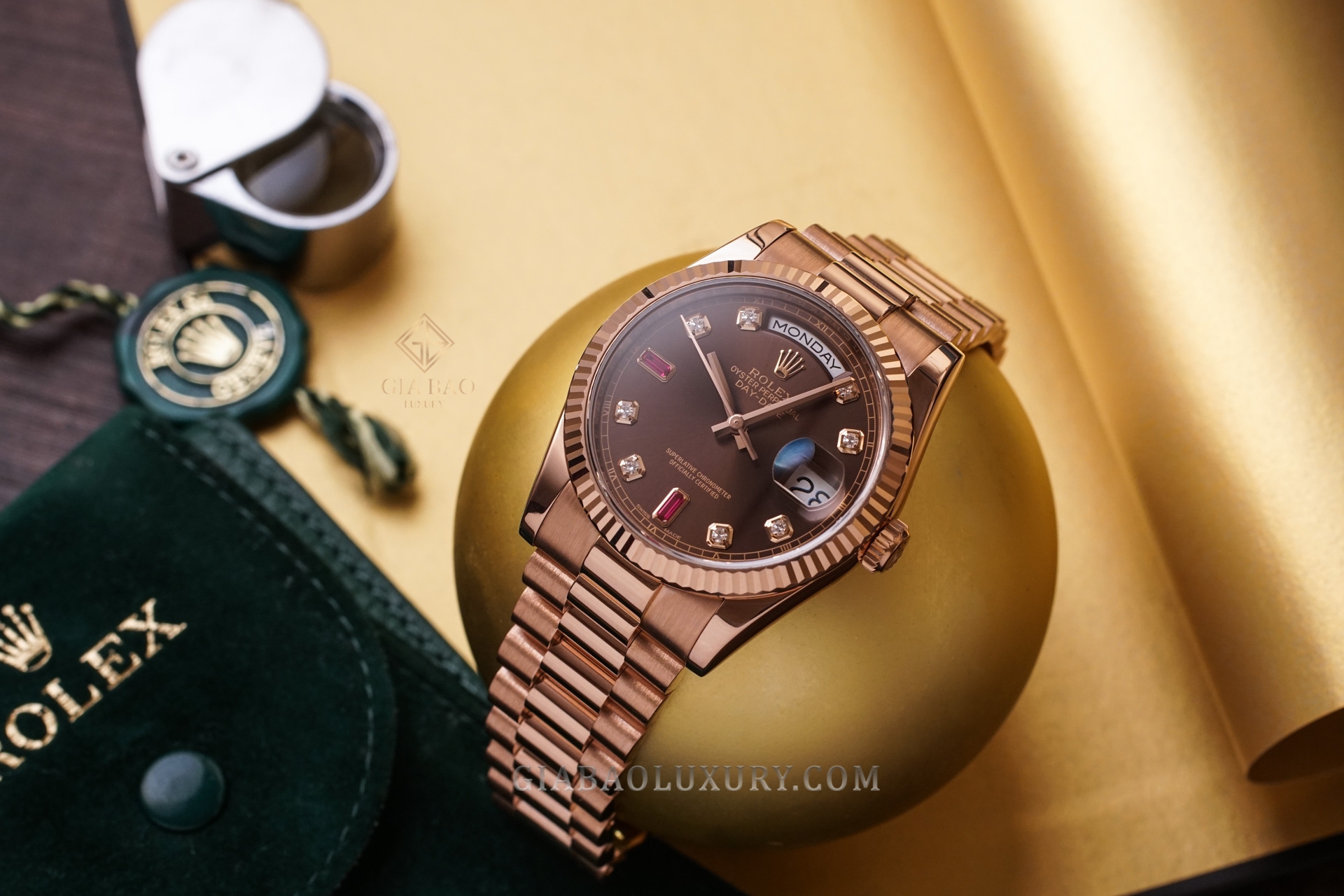 Đồng hồ Rolex Day-Date 36 118235 Mặt Số Chocolate Đá Ruby Đỏ