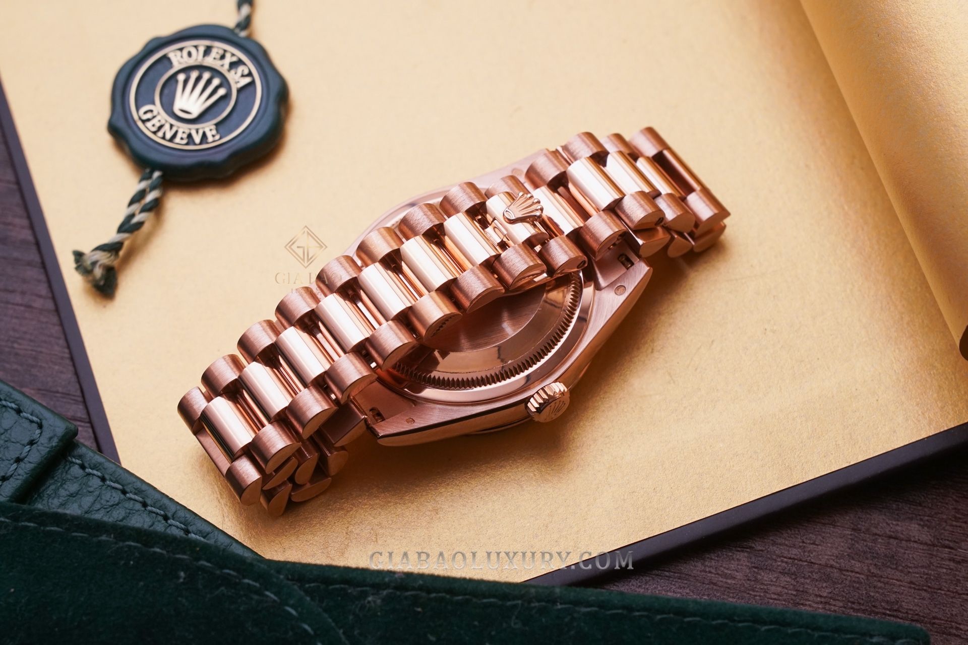 Đồng hồ Rolex Day-Date 36 118235 Mặt Số Chocolate Đá Ruby Đỏ