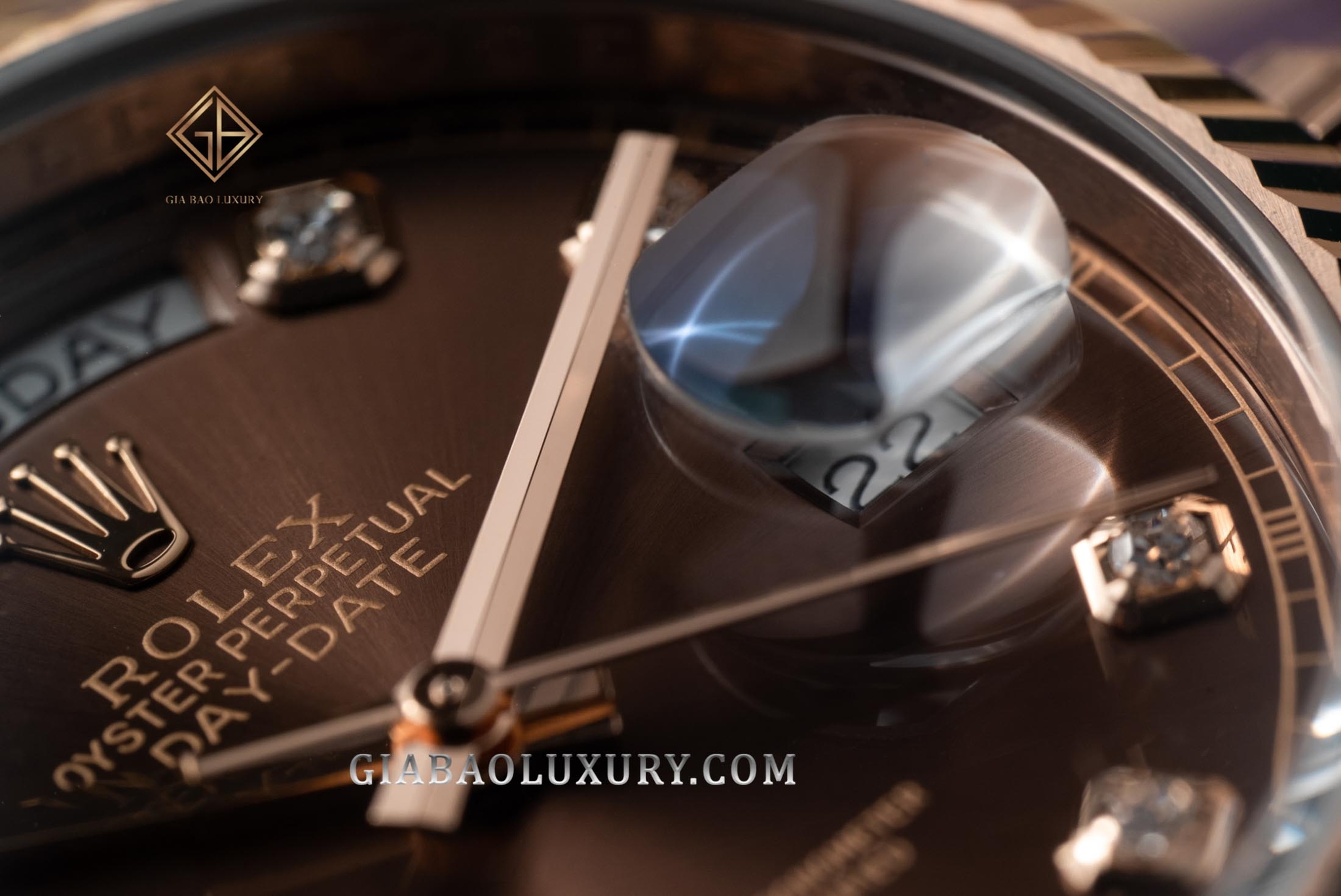 Đồng hồ Rolex Day-Date 36 118235 Mặt Số Chocolate Đá Ruby Đỏ Dây Đeo Oyster