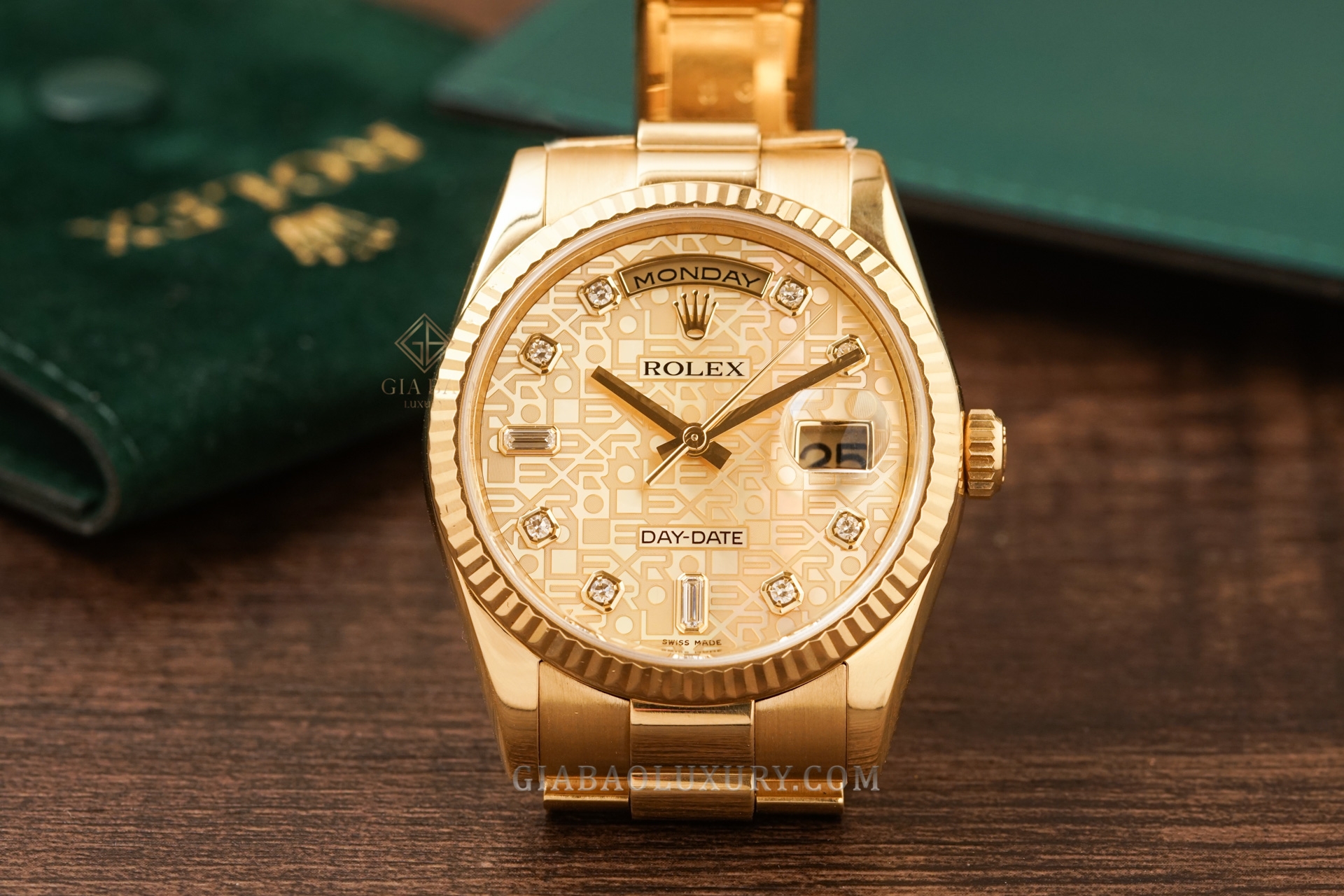 Rolex Day Date 36 118238 Mặt Số Vi Tính Vỏ Trai Vàng Champage