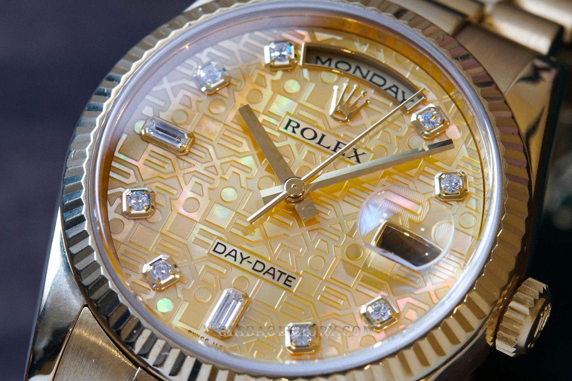 Đồng Hồ Rolex Day Date 36 118238 Mặt Số Vi Tính Vỏ Trai Vàng Champage