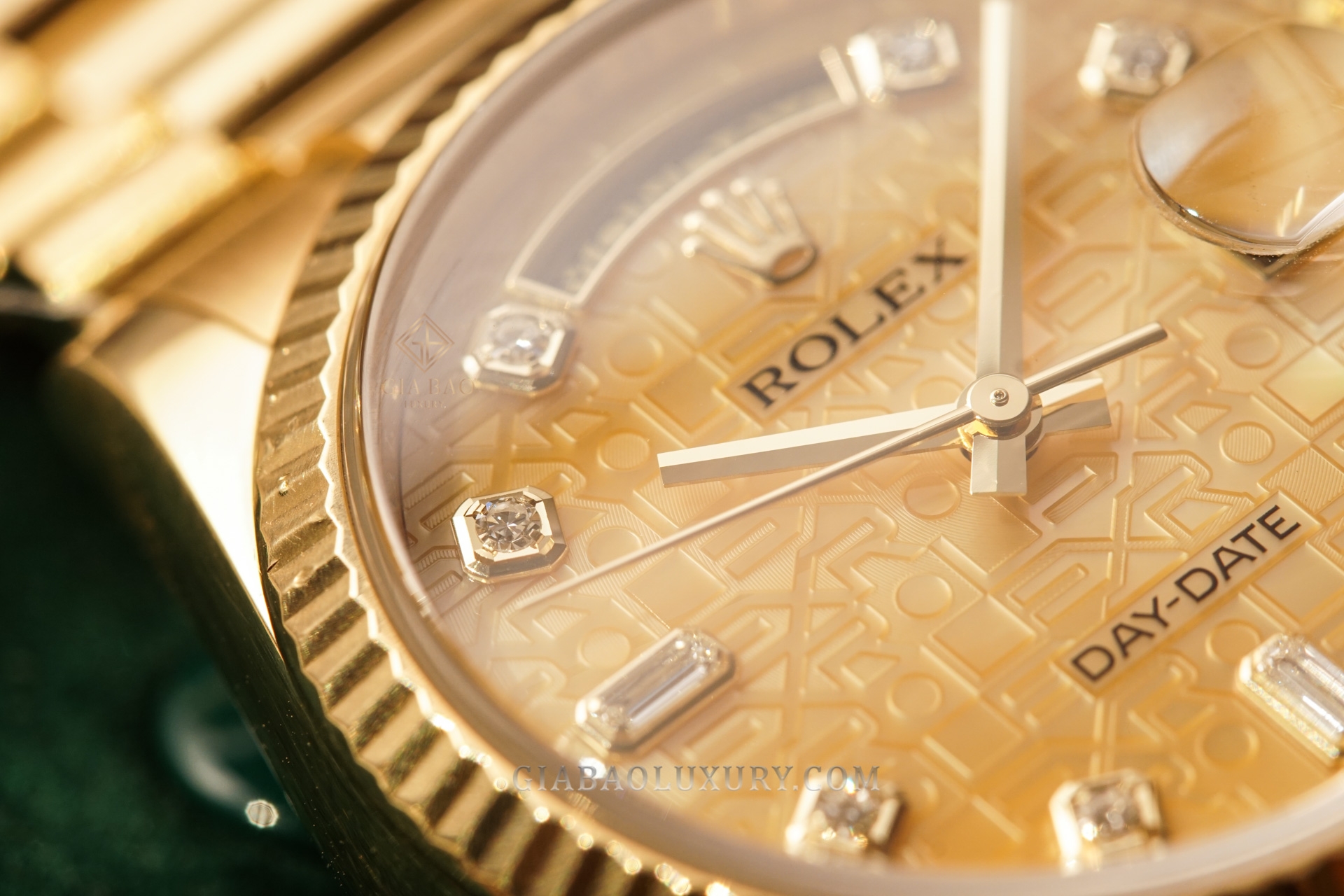 Rolex Day Date 36 118238 Mặt Số Vi Tính Vỏ Trai Vàng Champage