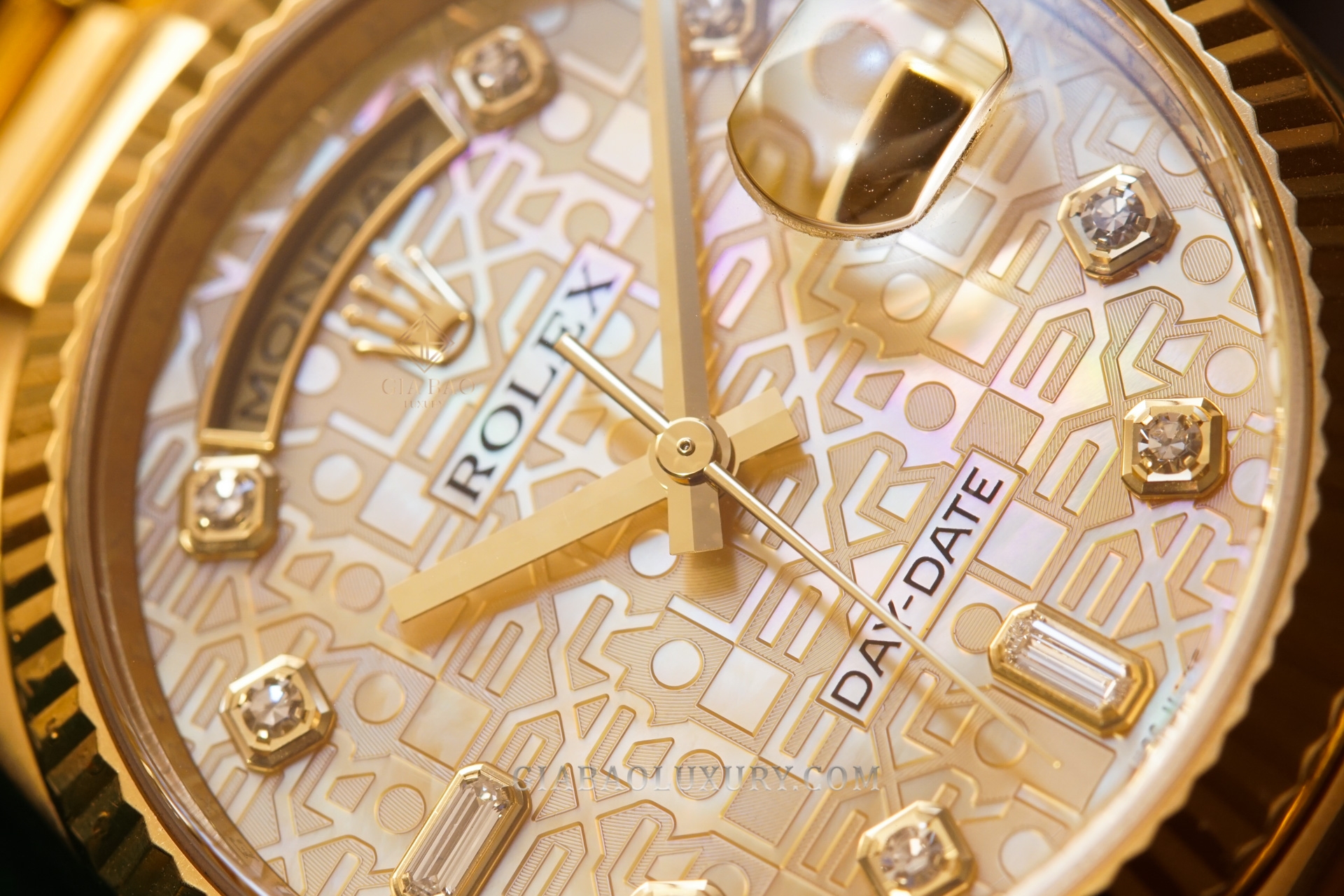 Rolex Day Date 36 118238 Mặt Số Vi Tính Vỏ Trai Vàng Champage