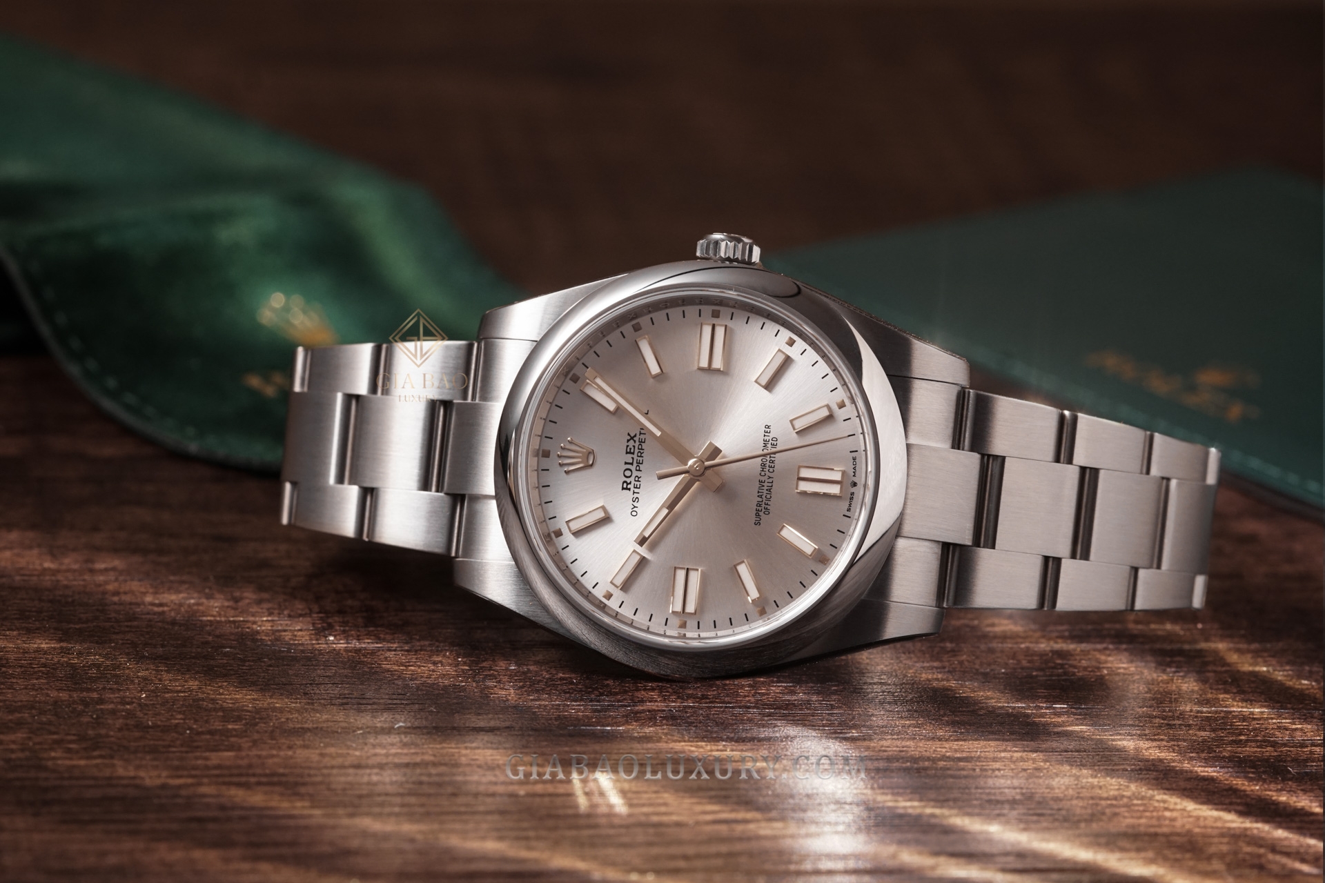 Đồng Hồ Rolex Oyster Perpetual 41 124300 Mặt Số Bạc