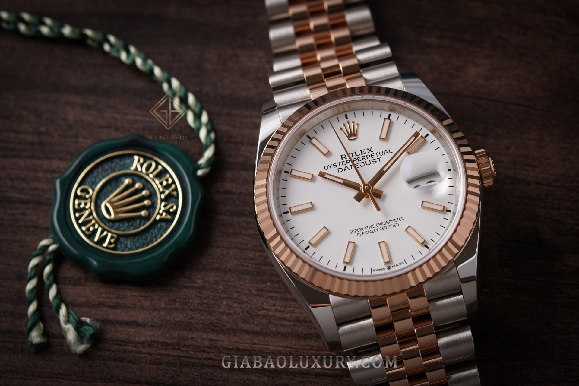 Đồng Hồ Rolex Datejust 36 126231 Mặt Số Trắng Cọc Dạ Quang