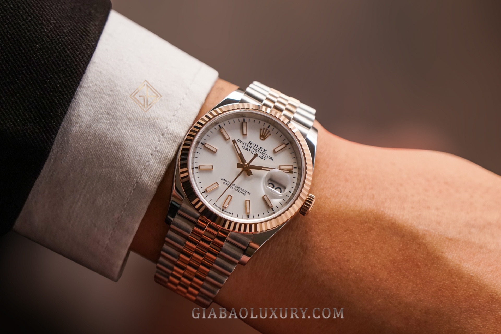 Đồng Hồ Rolex Datejust 36 126231 Mặt Số Trắng Cọc Dạ Quang