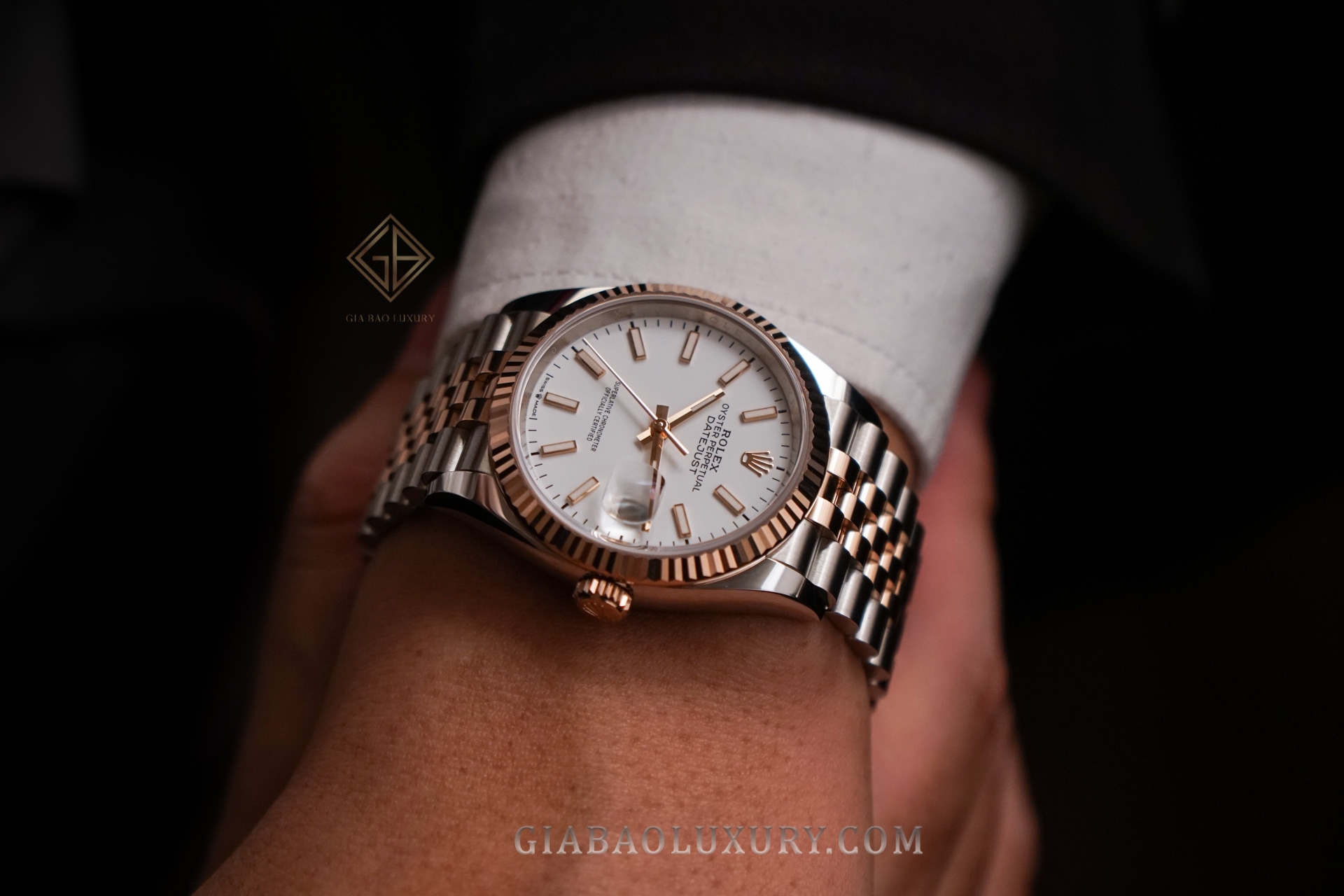 Đồng Hồ Rolex Datejust 36 126231 Mặt Số Trắng Cọc Dạ Quang