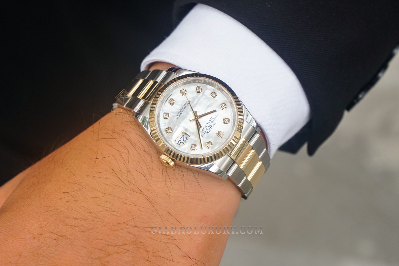 Đồng Hồ Rolex Datejust 36 126233 Mặt Số Vỏ Trai Trắng Dây Đeo Oyster
