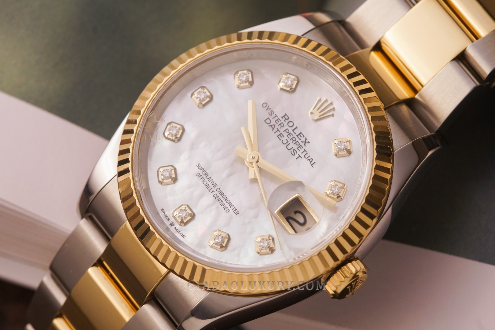 Đồng Hồ Rolex Datejust 36 126233 Mặt Số Vỏ Trai Trắng Dây Đeo Oyster
