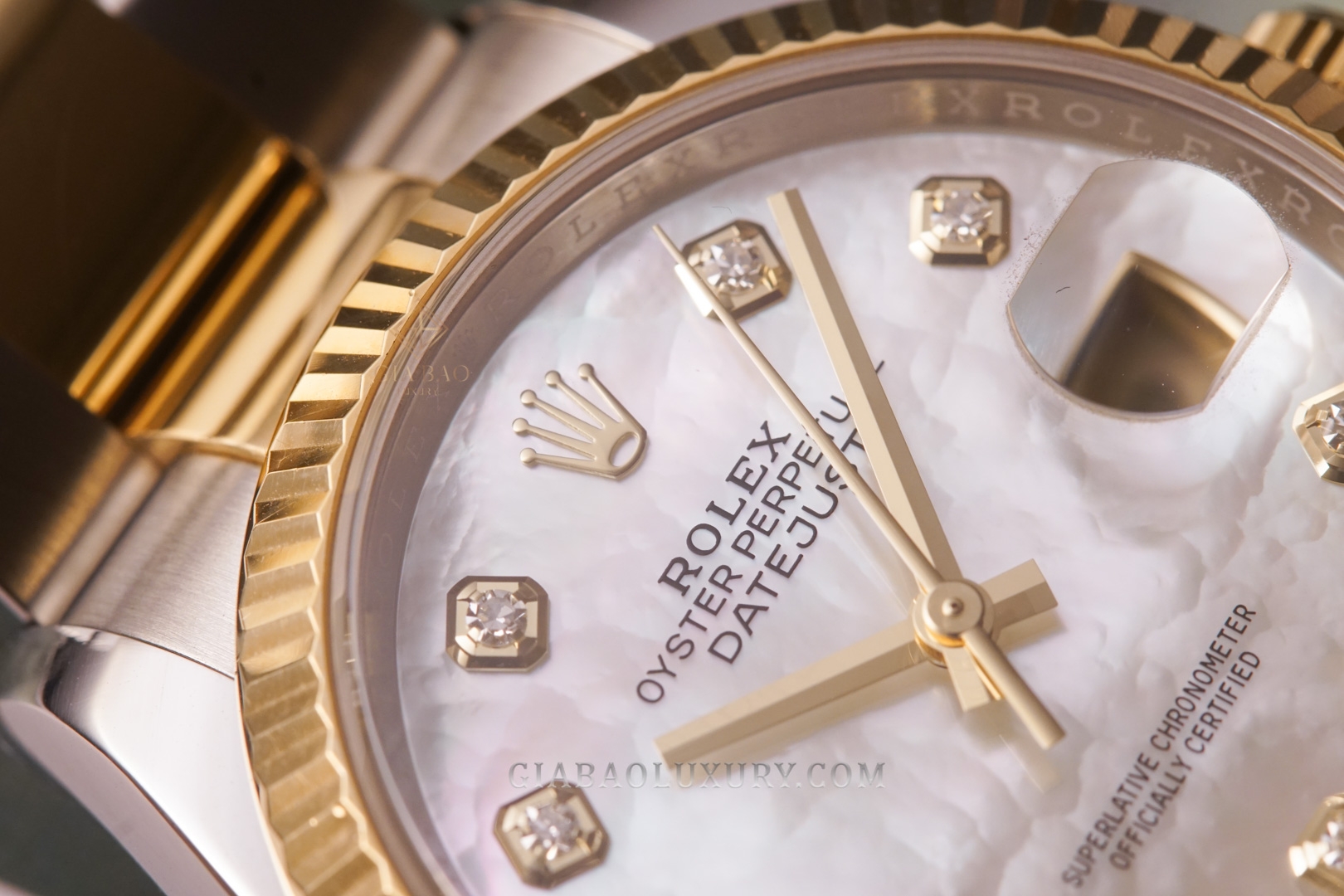 Đồng Hồ Rolex Datejust 36 126233 Mặt Số Vỏ Trai Trắng Dây Đeo Oyster